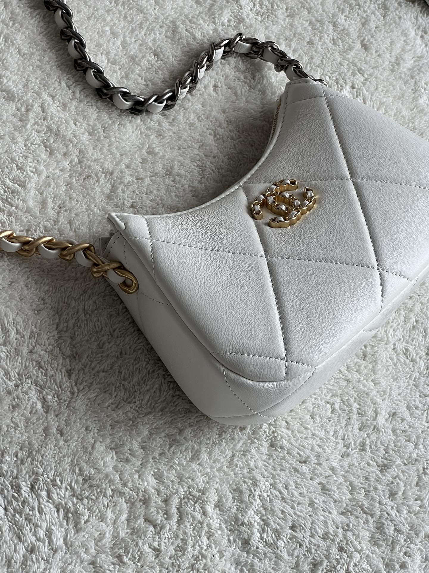 19 Half Moon Hobo Bag in White Quilted Lambskin with Gold-Tone and Ruthenium-Finish Hardware - Mocuir