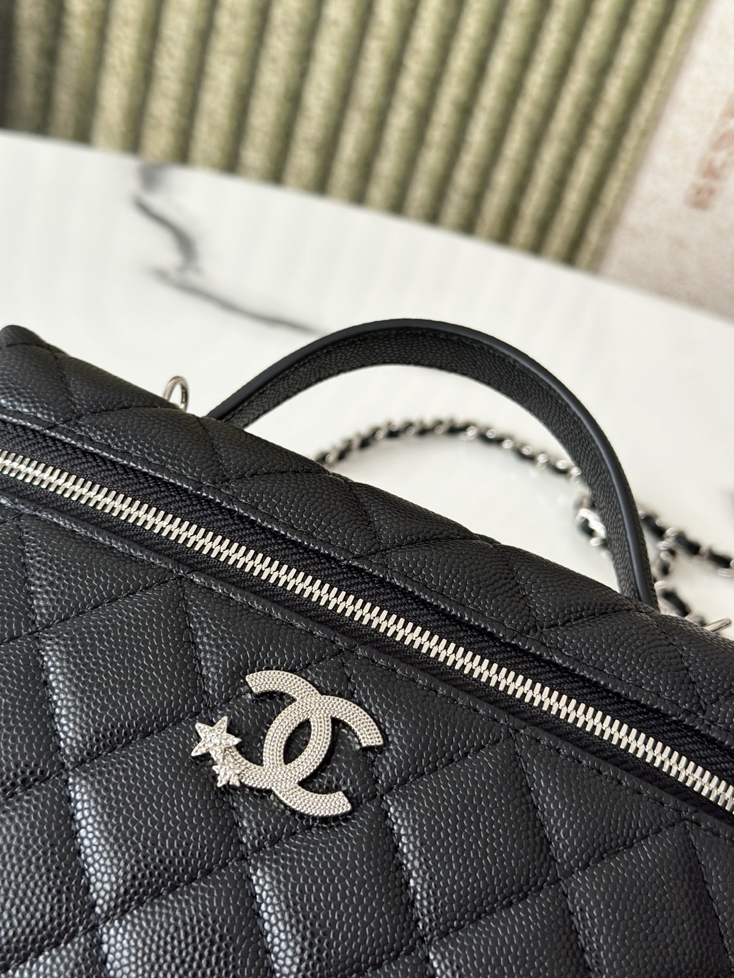 25C/26C Mini Vanity Case with Top Handle & Star CC Logo - Mocuir