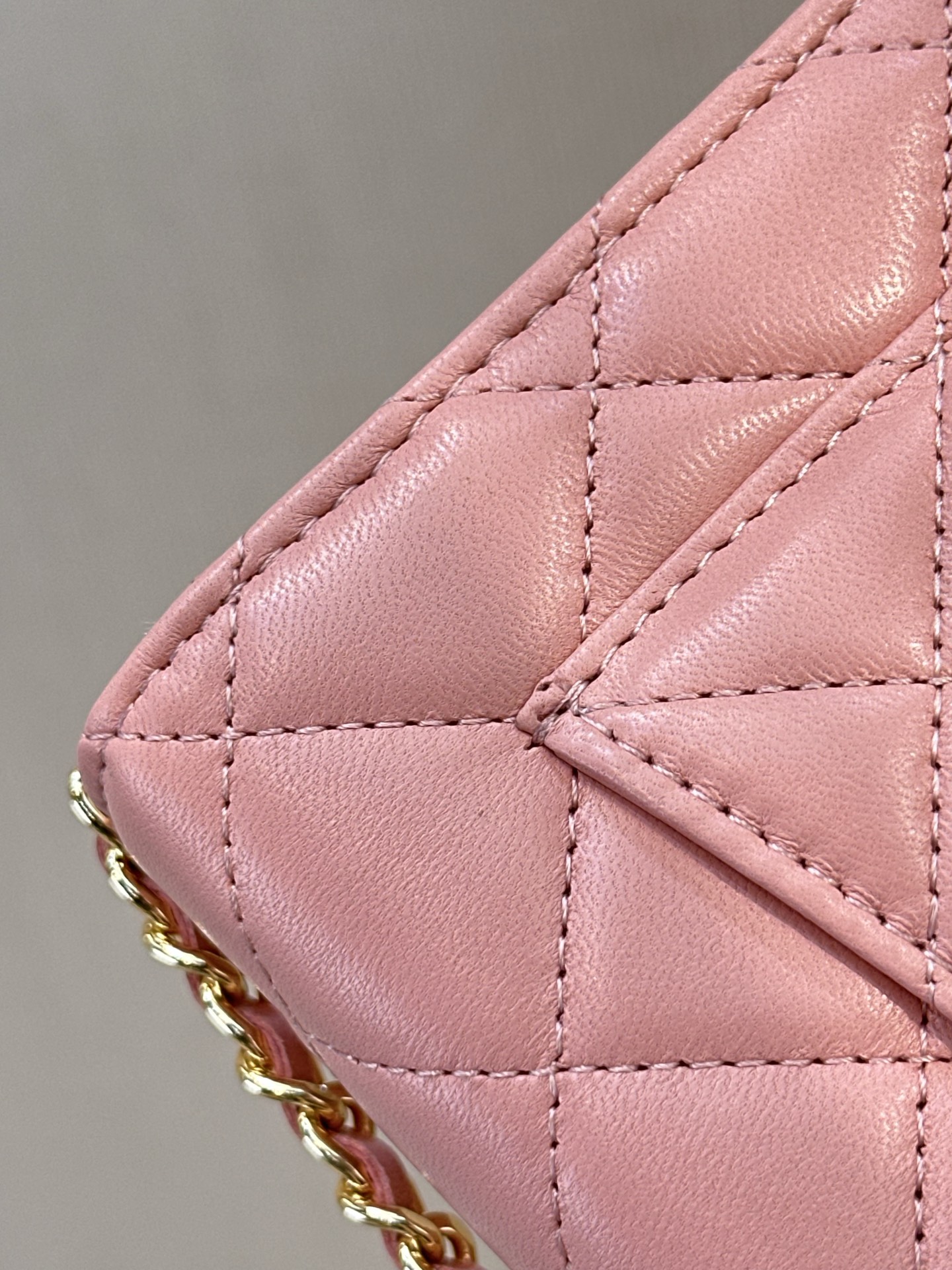 Classic Quilted Lambskin Wallet on Chain in Light Pink (Gold Hardware) - Mocuir