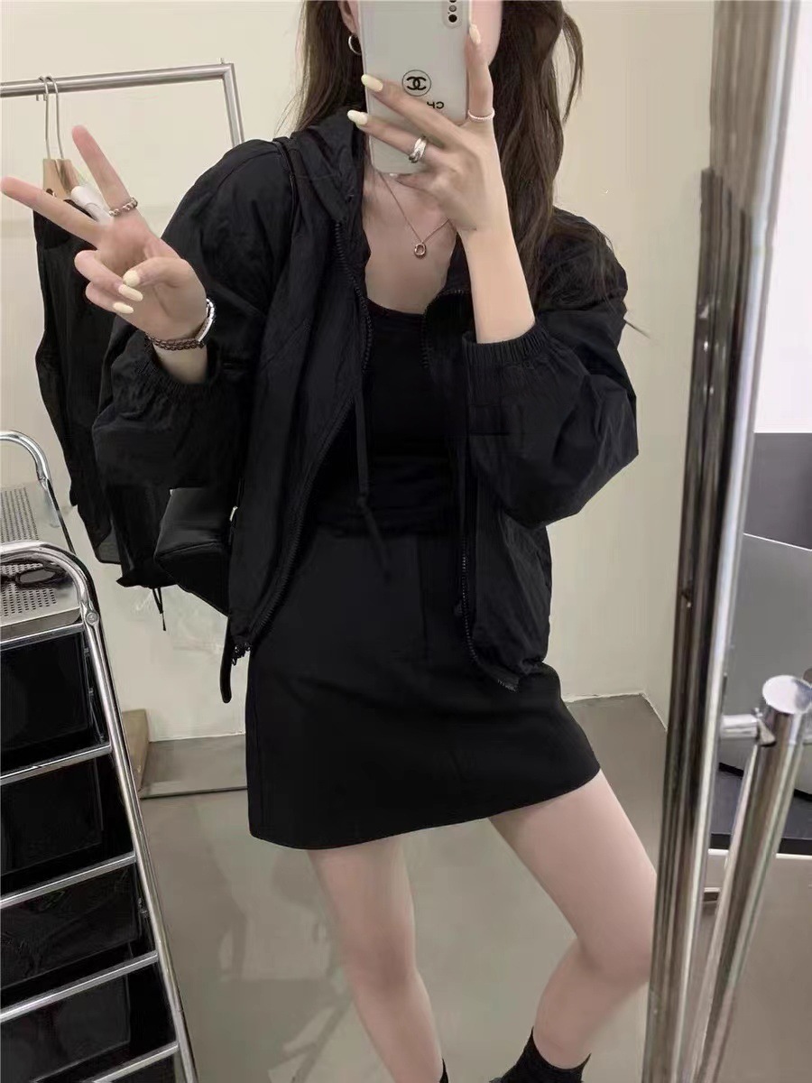 Women's short hooded sunscreen coat