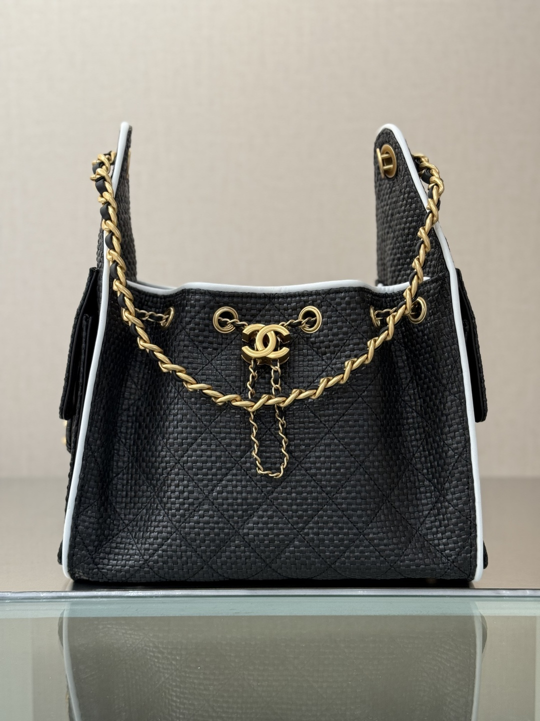 Cruise 2026 Black Raffia & Calfskin Drawstring Bucket Bag with White Trim & Gold-Tone Hardware & Chain Strap - Mocuir