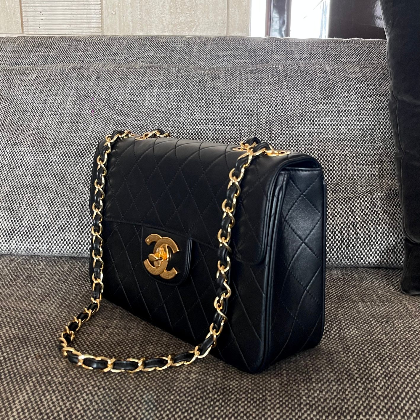 Classic Flap Quilted Lambskin Shoulder Bag in Black (Gold Hardware) - Mocuir