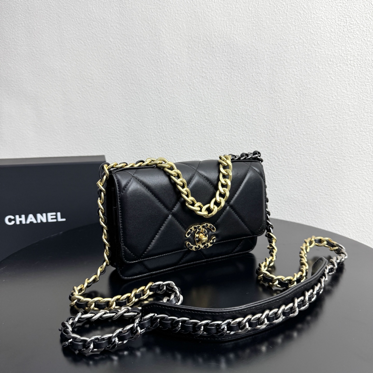 19 WOC Quilted Lambskin Shoulder Bag in Black (Tri-Tone Hardware) - Mocuir