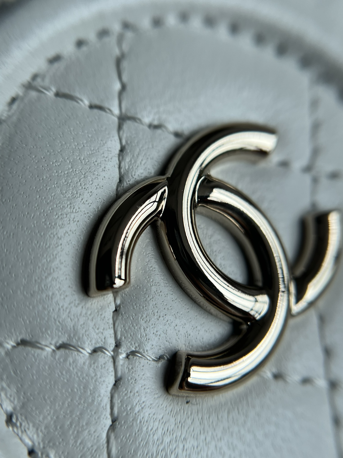 Camera Bag in White Quilted Lambskin with Pale Gold-Tone Hardware, Spring-Summer 2024 (AS4817) - Mocuir