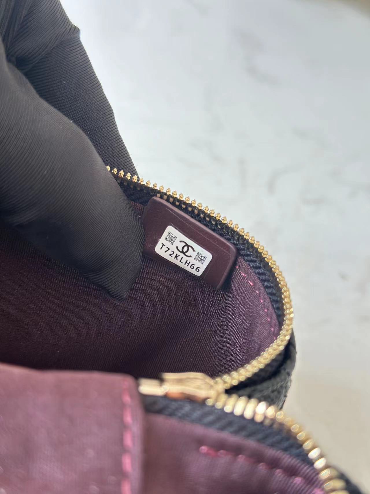 Black Caviar Quilted Long Vanity Case (LP Style) with Gold Hardware - Mocuir