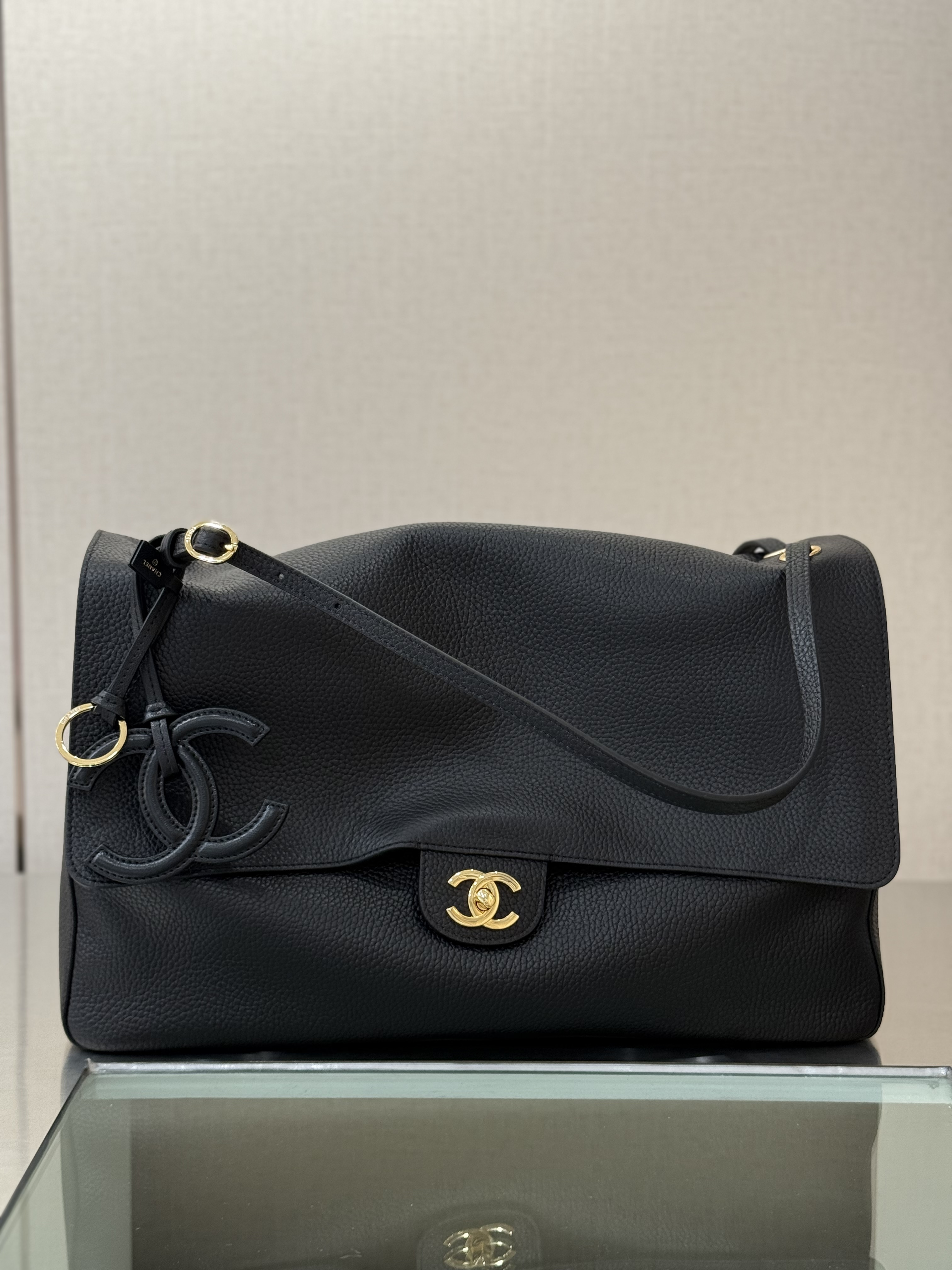 Spring-Summer 2026 Black Grained Calfskin Jennie Maxi Flap Tote Bag with Gold-Tone CC Turn-Lock & Logo Charm - Mocuir