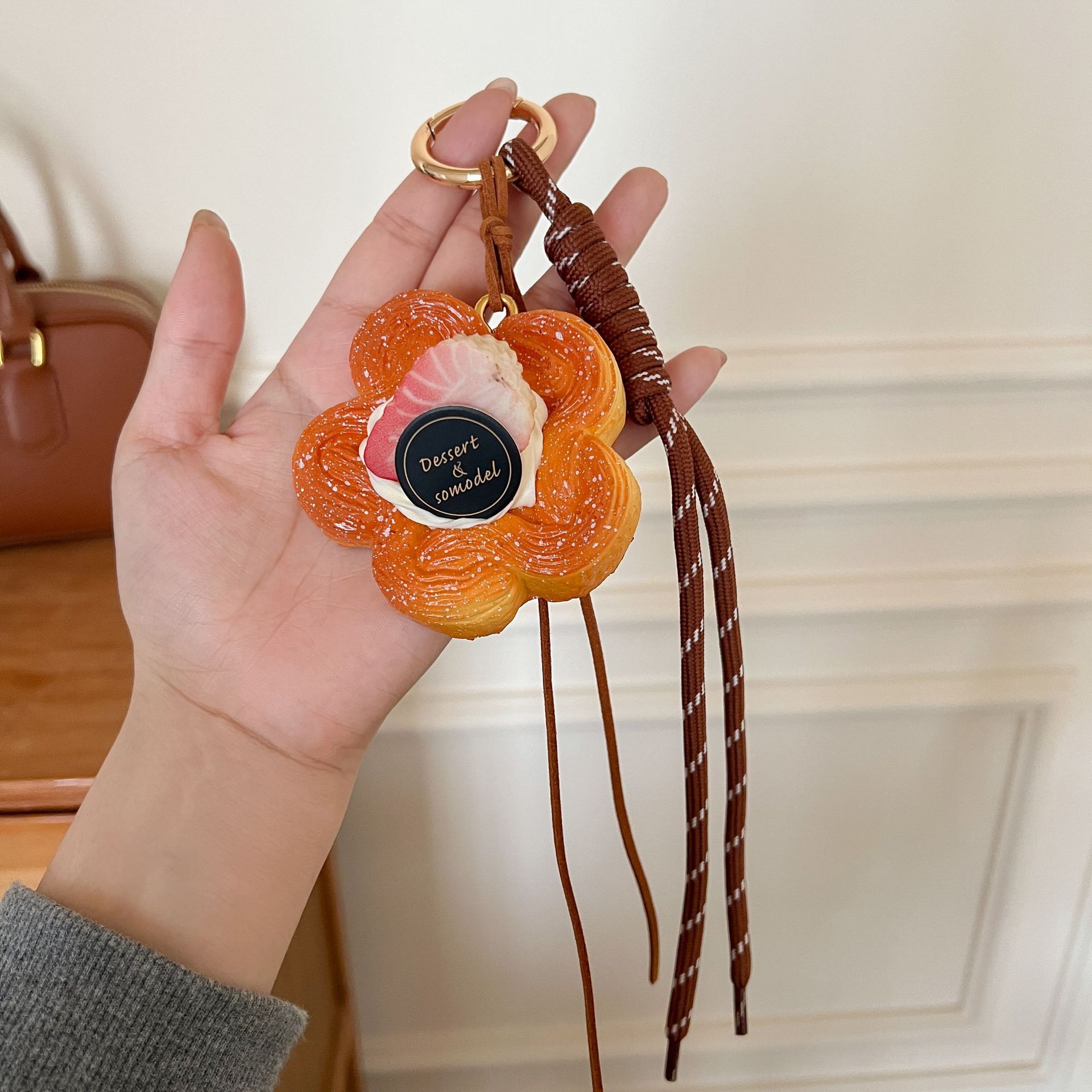 Flower bread shoelace key chain