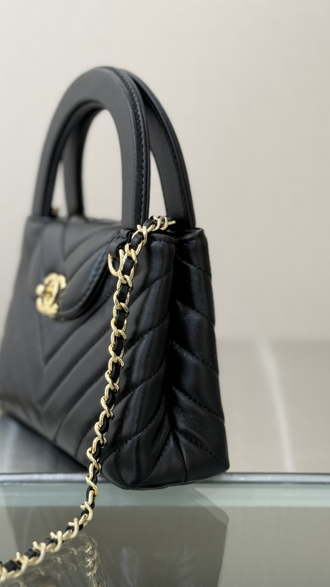 26K Kelly Mini Chevron-Quilted Lambskin Handle Bag with Gold-Tone Hardware - Mocuir