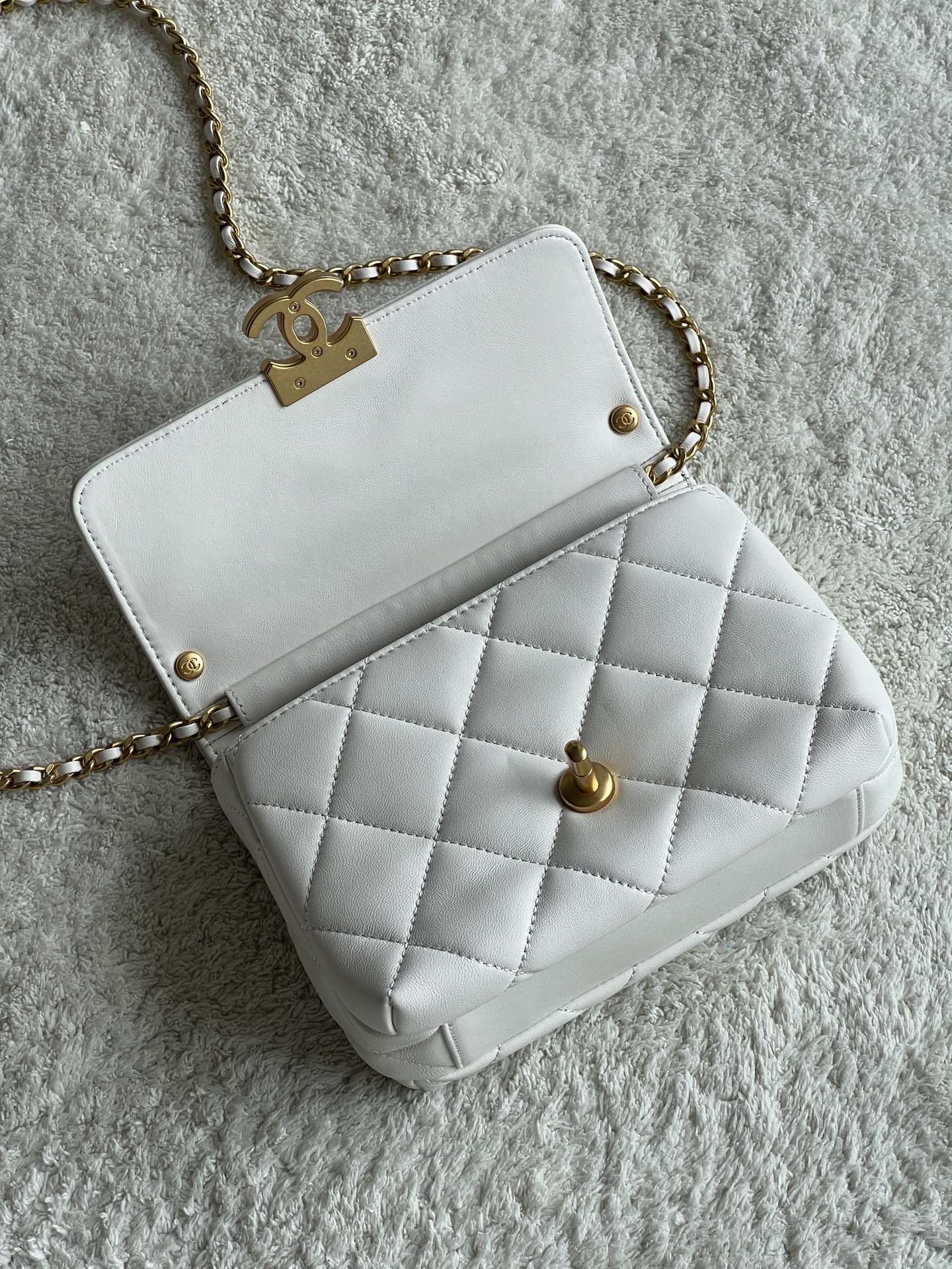 24A Mini Classic Flap Bag in White Quilted Lambskin with Pearl & Crystal CHANEL Letter Chain and Light Gold-Tone Hardware (AS4997) - Mocuir