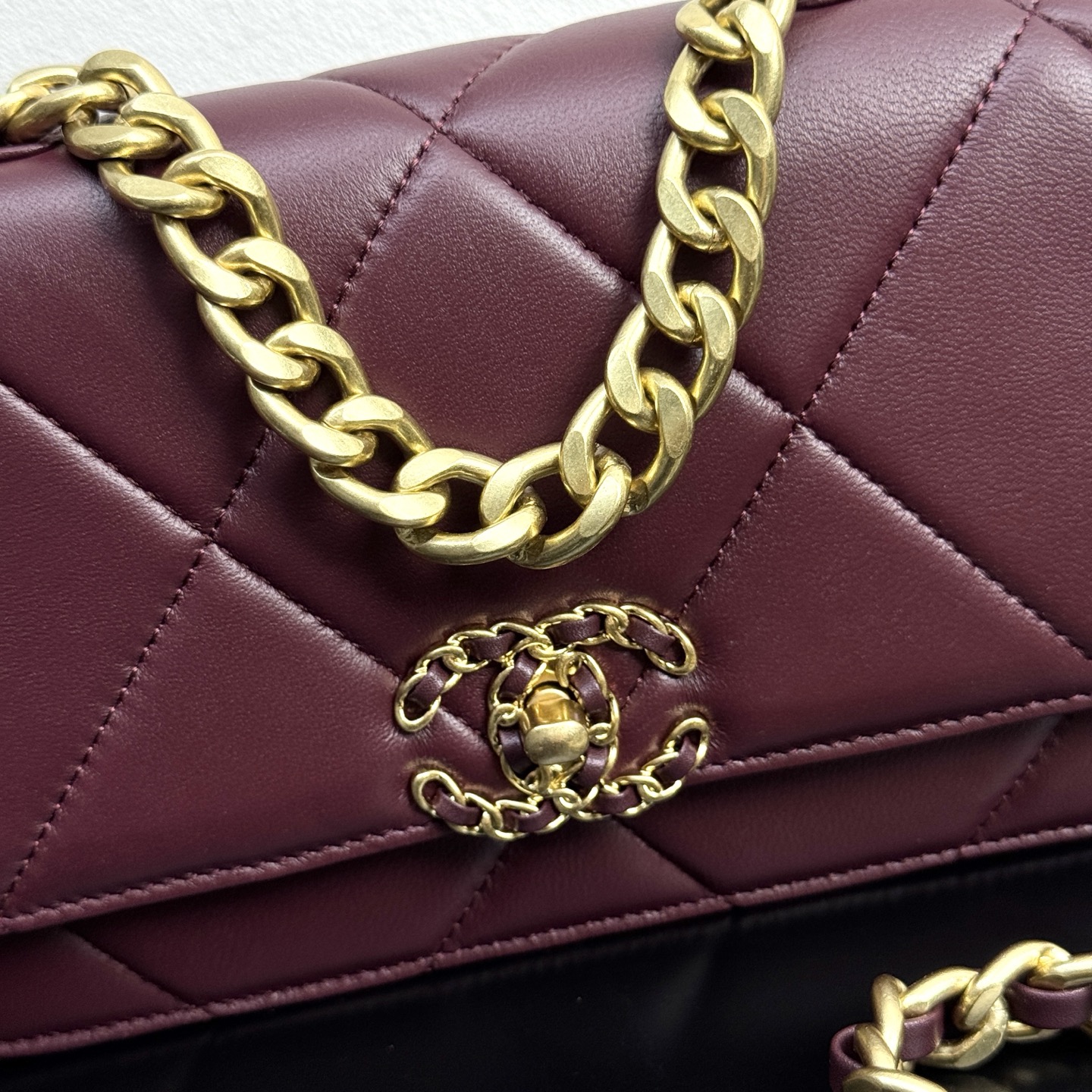 19 WOC Quilted Lambskin Shoulder Bag in Burgundy (Tri-Tone Hardware) - Mocuir