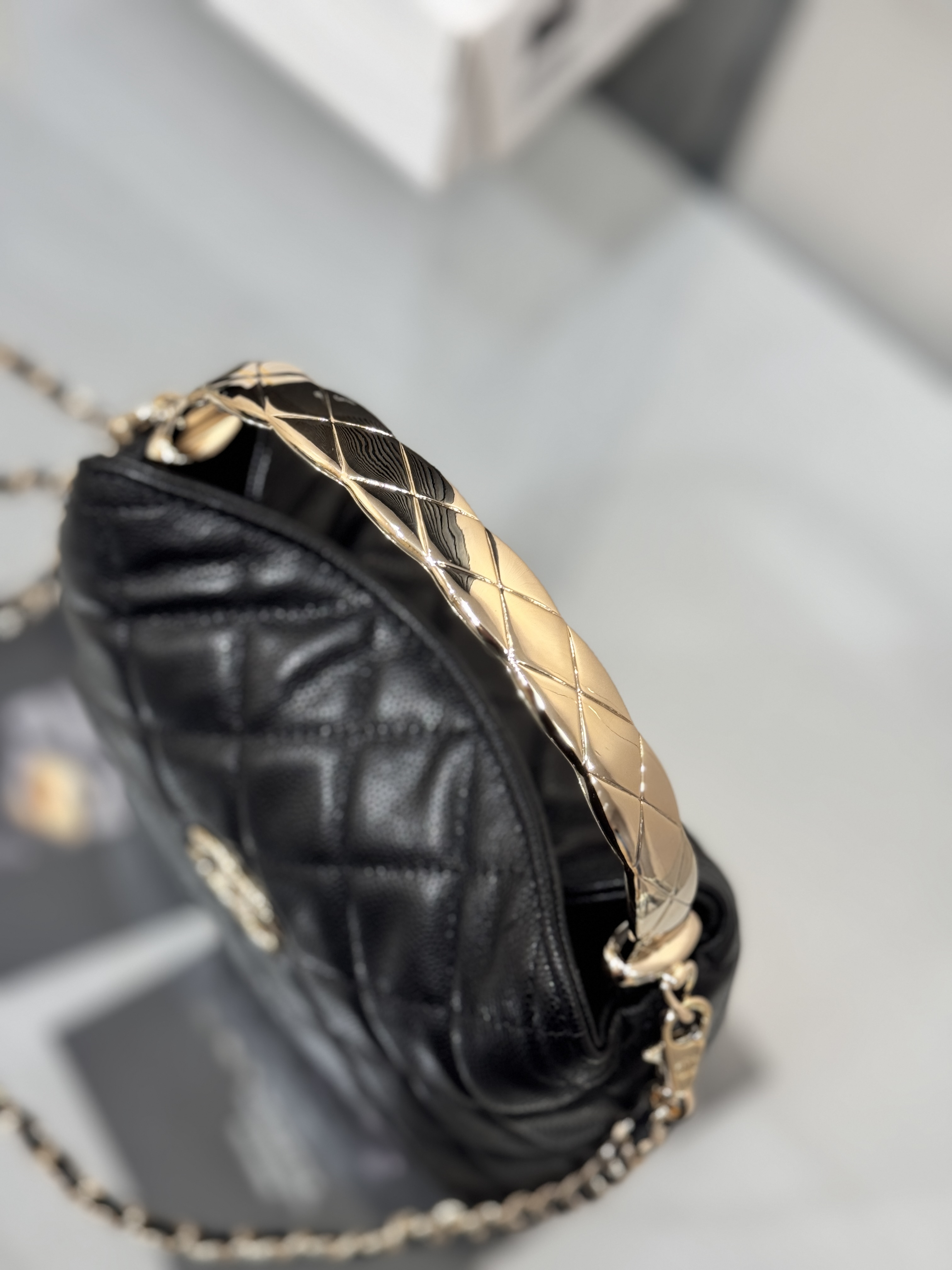 Metal Handle Bucket Bag（Black） - Mocuir