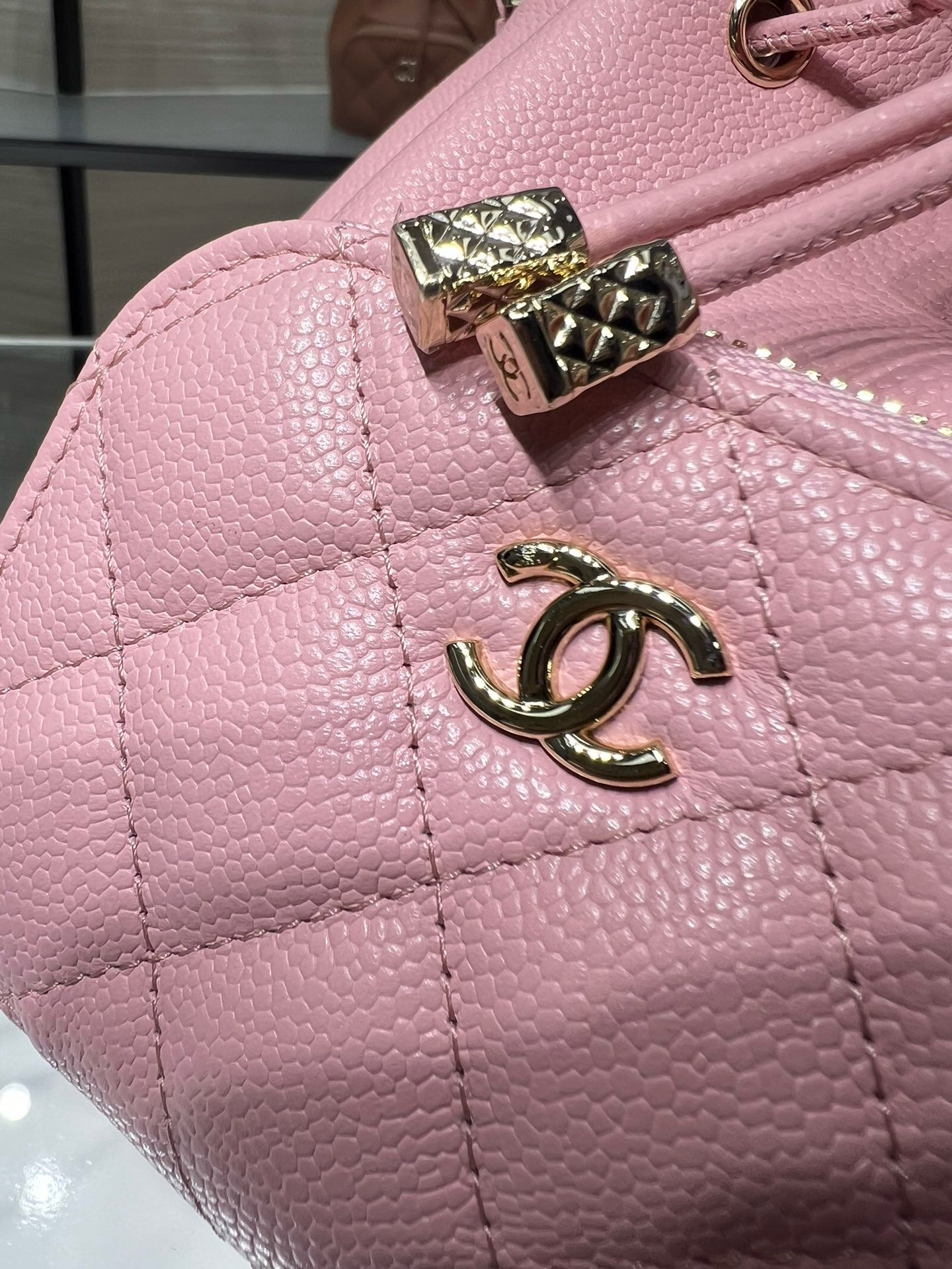 Small Drawstring Bucket Bag in Pink Quilted Grained Calfskin with Gold-Tone Metal (Model AP4775) - Mocuir