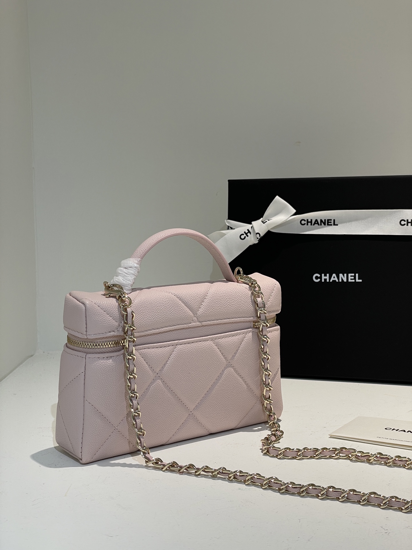 Light Pink Quilted Caviar Calfskin Vanity Case with Top Handle and Gold-Tone Chain Strap - Mocuir