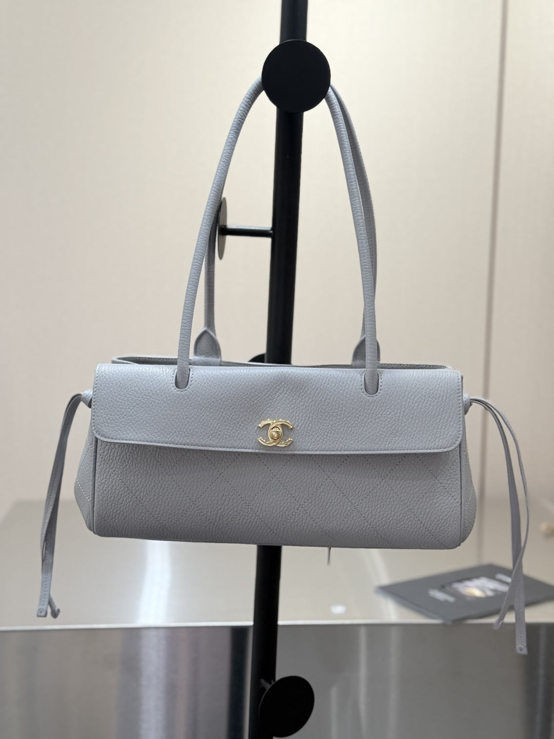 26P Cruise Preppy Coco Bowling Bag in Light Grey Caviar Leather with Gold-Tone Hardware - Mocuir