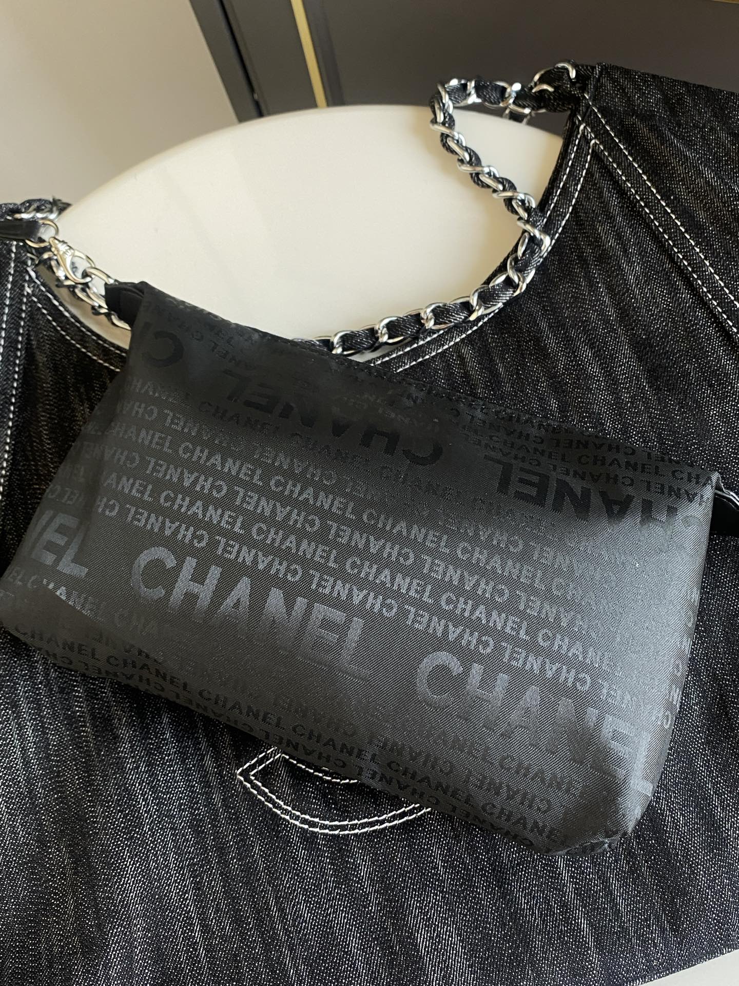 Large Hobo Bag in Denim（Dark Washed Denim ） - Mocuir