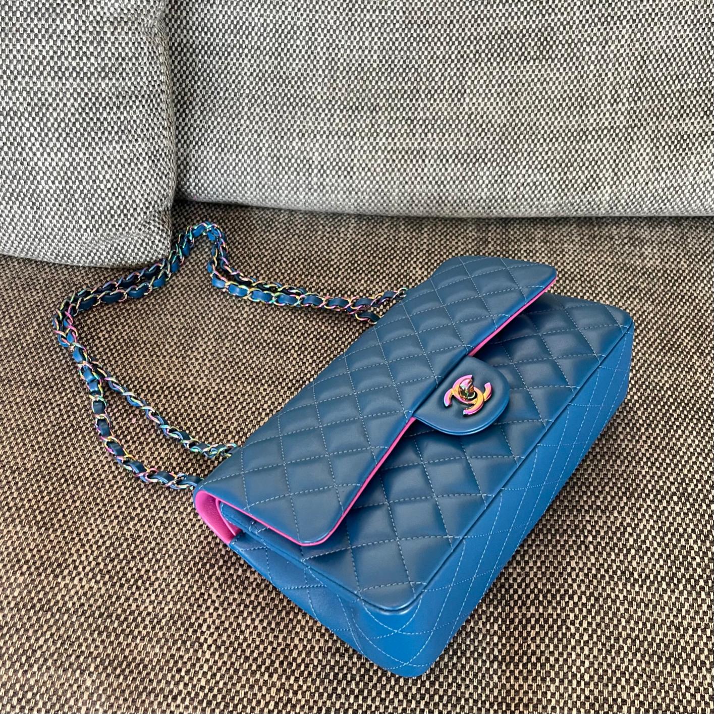 Vintage Classic Double Flap Bright Blue Quilted Lambskin Shoulder Bag with Multicolor Iridescent CC Turn-Lock & Chain Strap - Mocuir