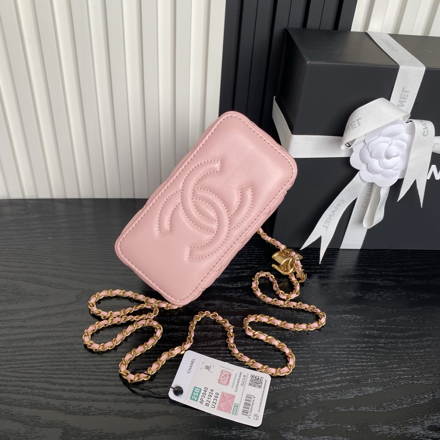 Small Vanity Case with Chain (AP3940) in Pink Shiny Lambskin with Gold-Tone Hardware, 25B Fall-Winter Collection - Mocuir