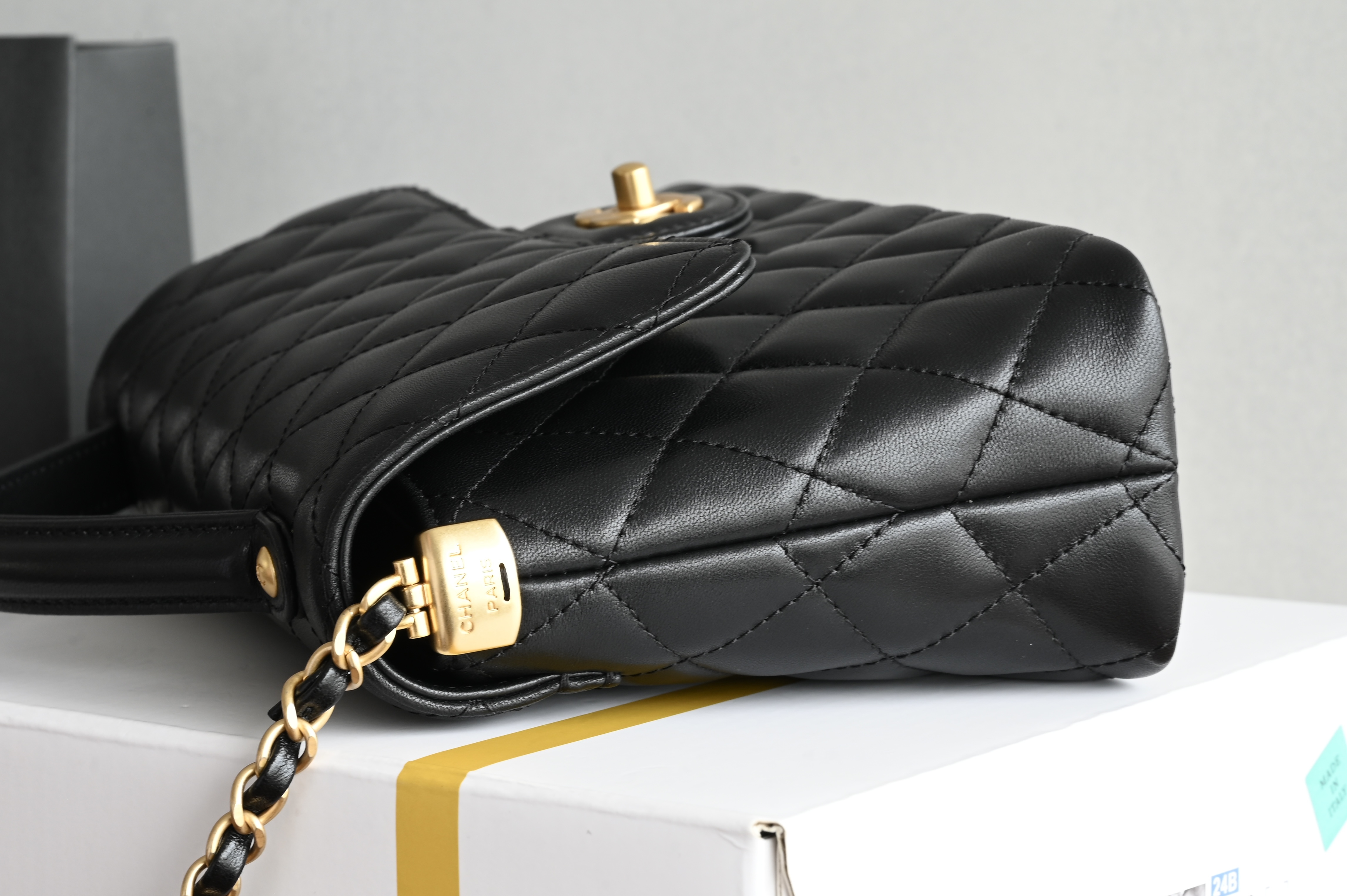 Trendy CC Top Handle Flap Bag（Black） - Mocuir