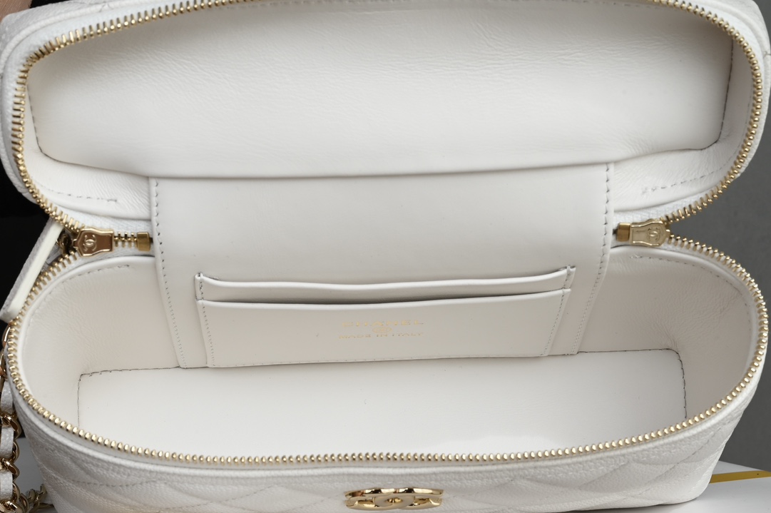 Small Vanity Case (LP Lunch Box Bag) in White Quilted Caviar Calfskin with Light Gold-Tone Hardware - Mocuir