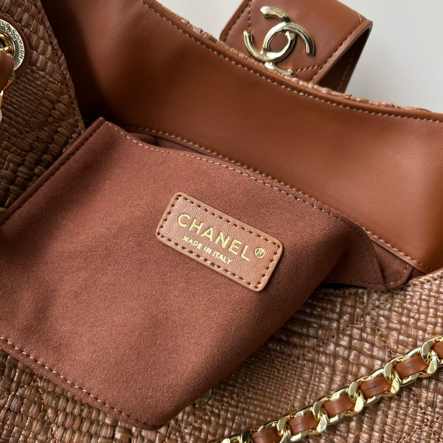 25C Caramel Woven Straw Large Tote Handbag with Calfskin Trim and Gold-Tone Hardware - Mocuir