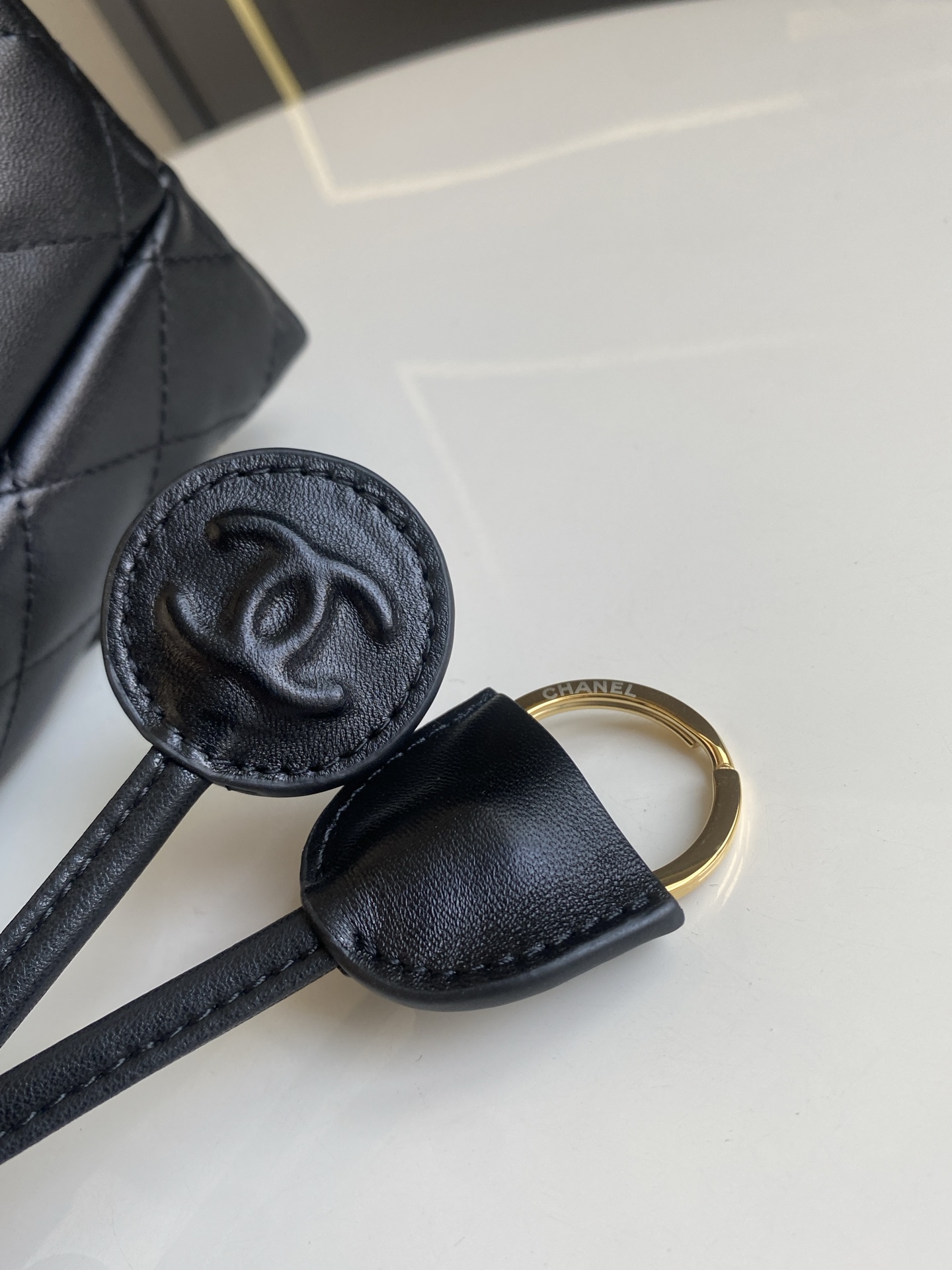 24BQuilted Lambskin Drawstring Hobo Bag（Black） - Mocuir