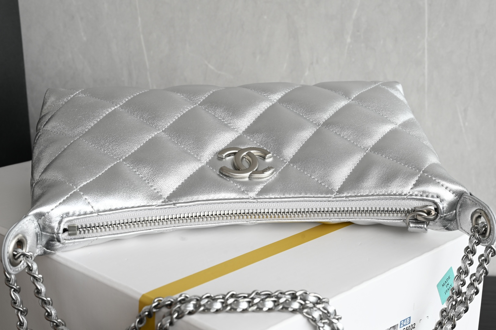 25C Hobo Bag in Silver Metallic Quilted Lambskin with Silver-Tone Hardware (Model AP4386) - Mocuir