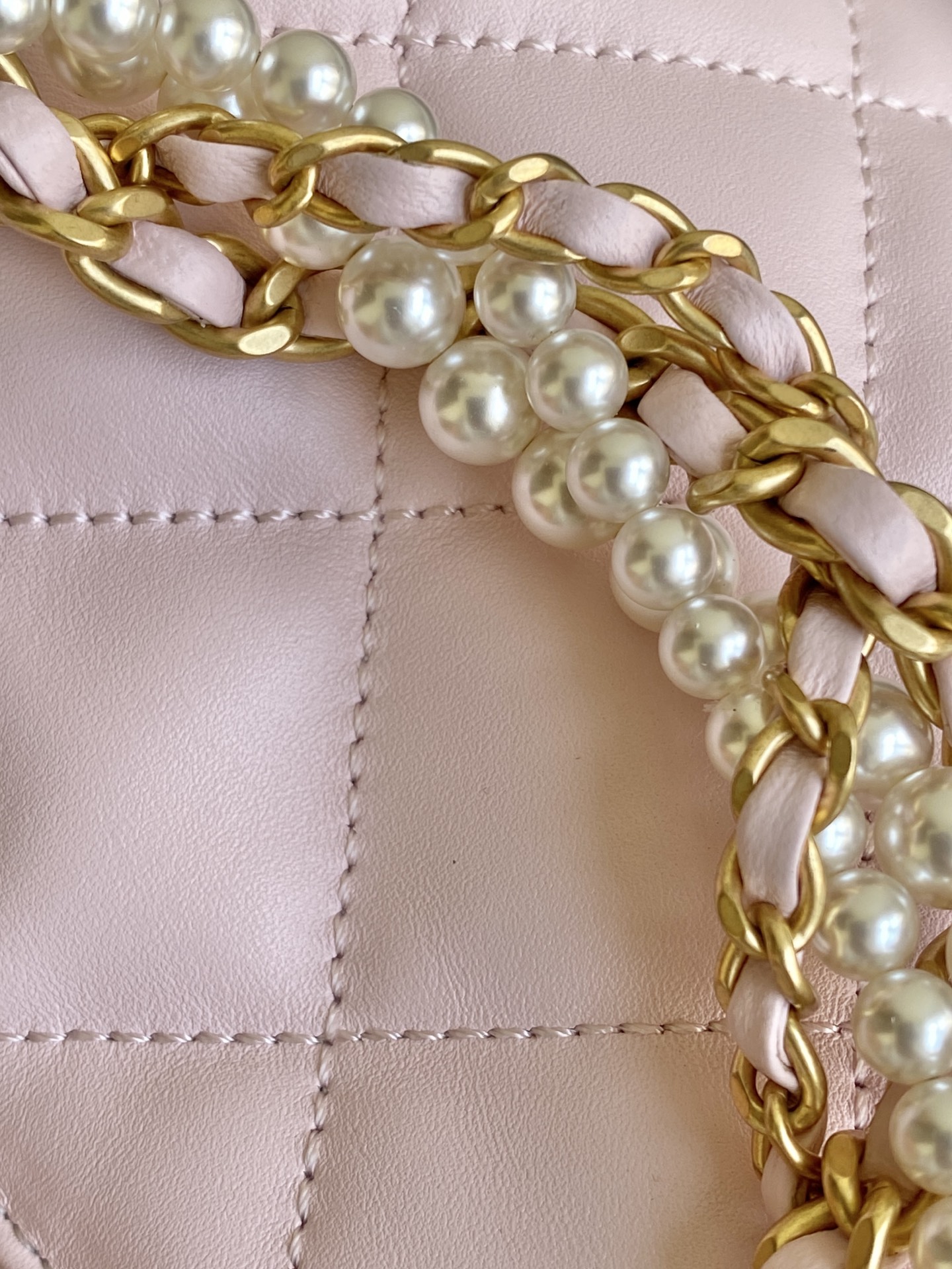 Quilted Lambskin Hobo Bag with Pearl Chain in Light Pink (Gold Hardware) - Mocuir