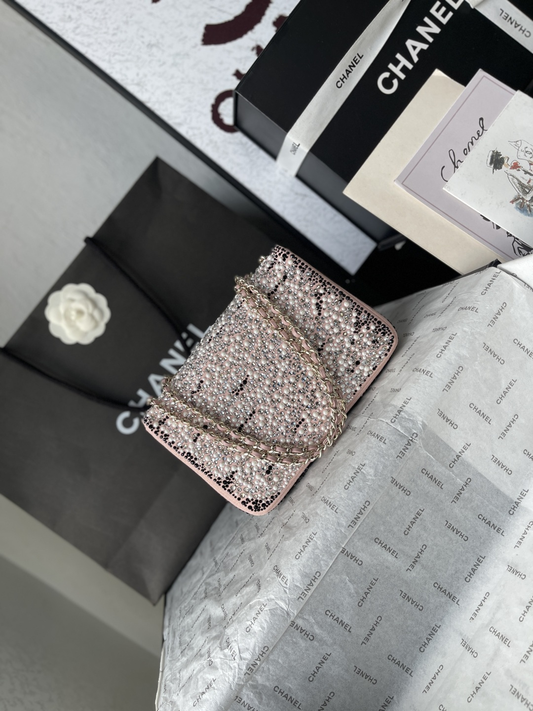 Classic Flap Handbag in Pink with Imitation Pearls, Strass & Gold-Tone Hardware - Mocuir