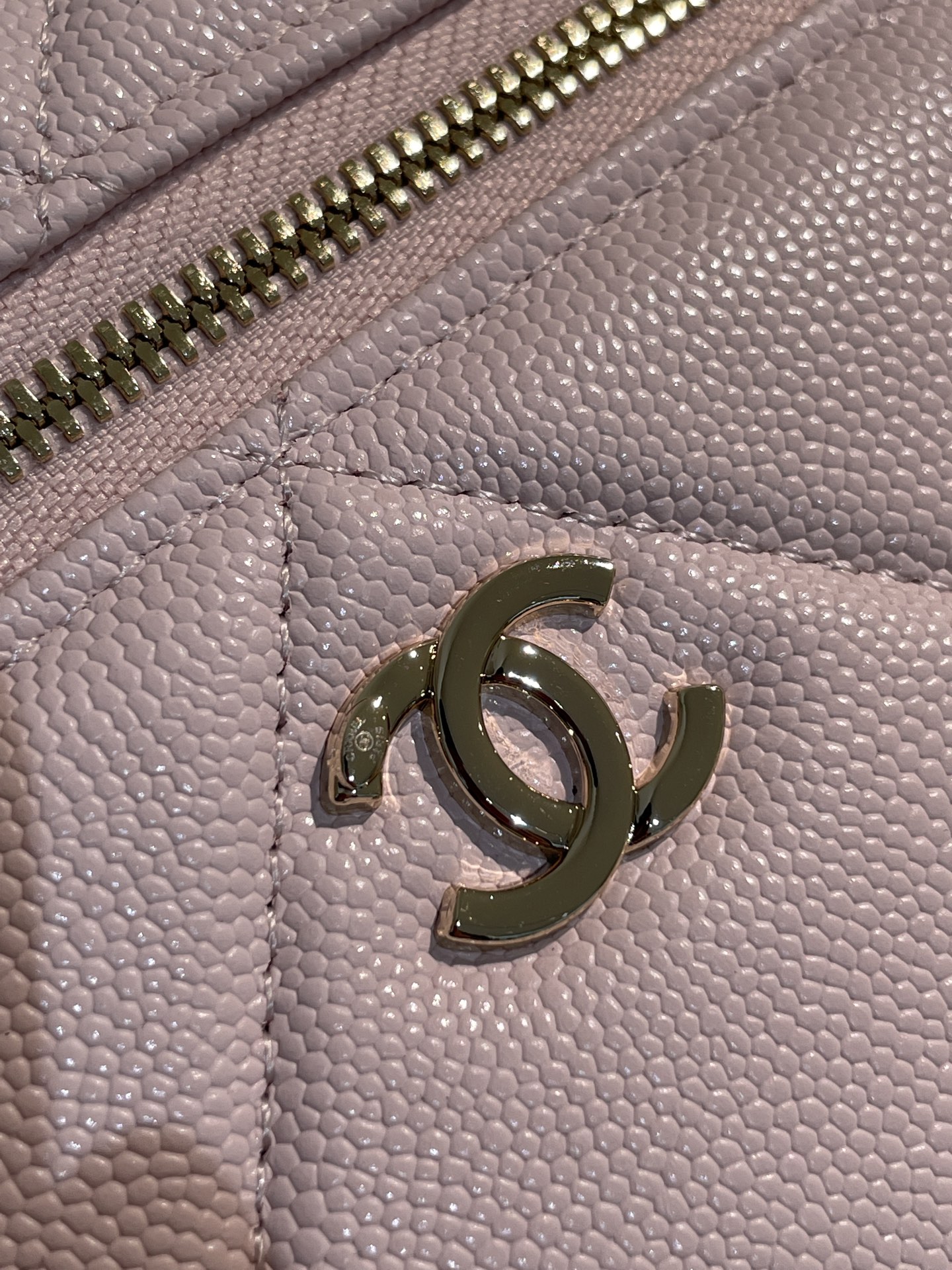 Light Pink Quilted Caviar Calfskin Vanity Case with Top Handle and Gold-Tone Chain Strap - Mocuir