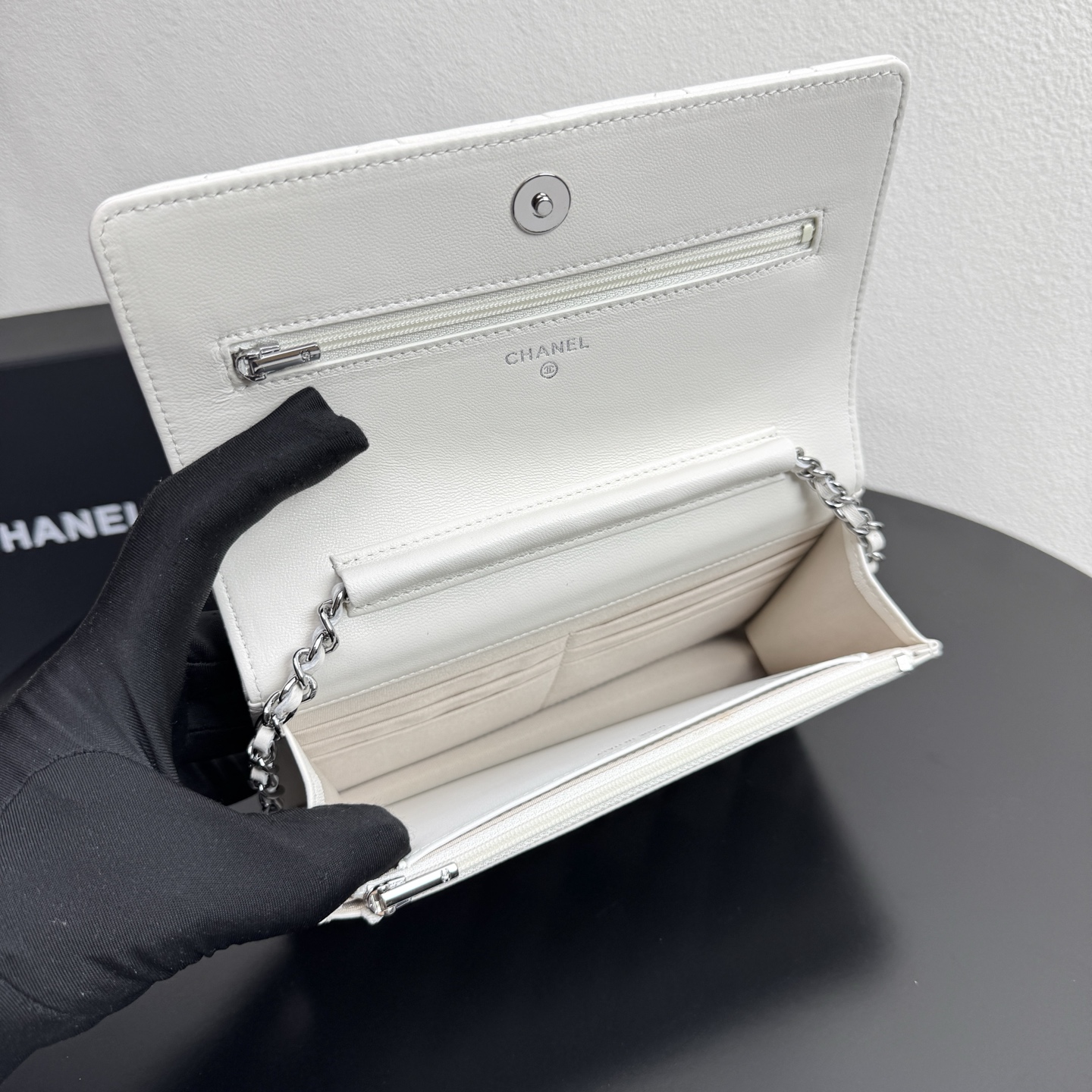 Classic Wallet on Chain（White） - Mocuir