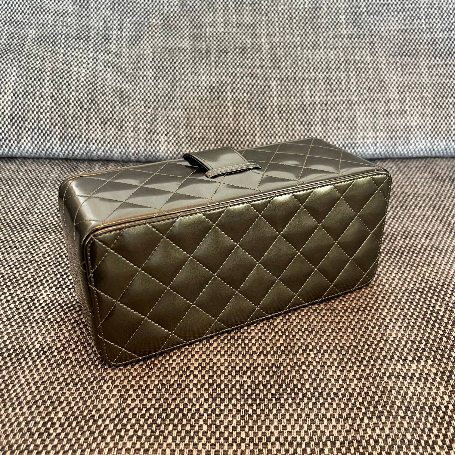 25C Long Quilted Patent Leather Vanity Case in Dark Olive Green - Mocuir