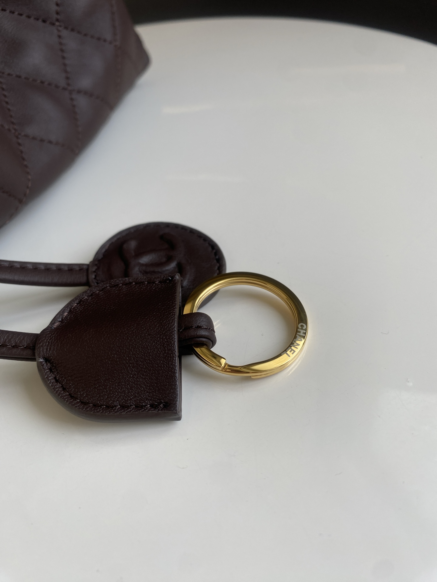 Quilted Lambskin Drawstring Hobo Bag（Chocolate） - Mocuir