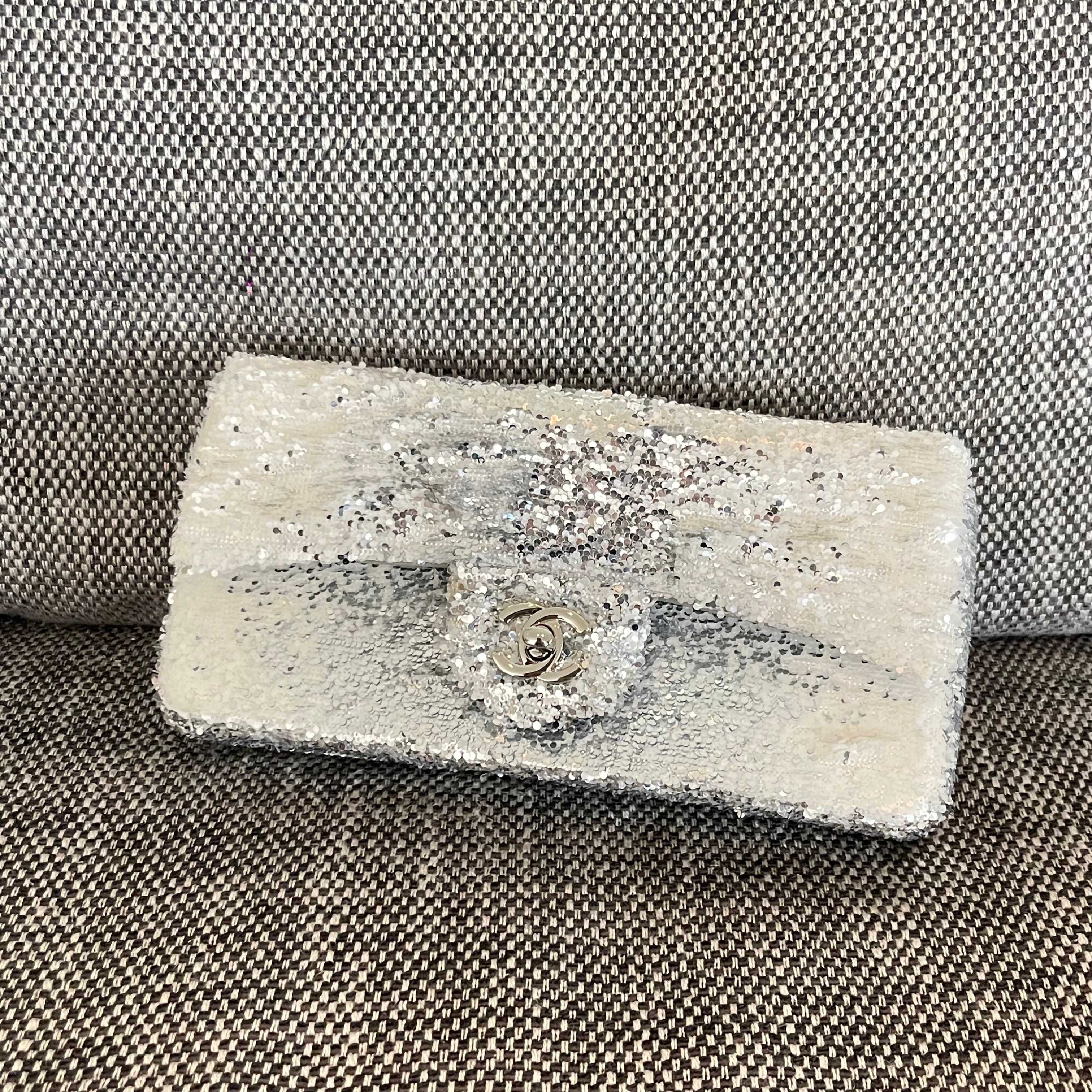 Classic Wallet on Chain Sequin - Mocuir