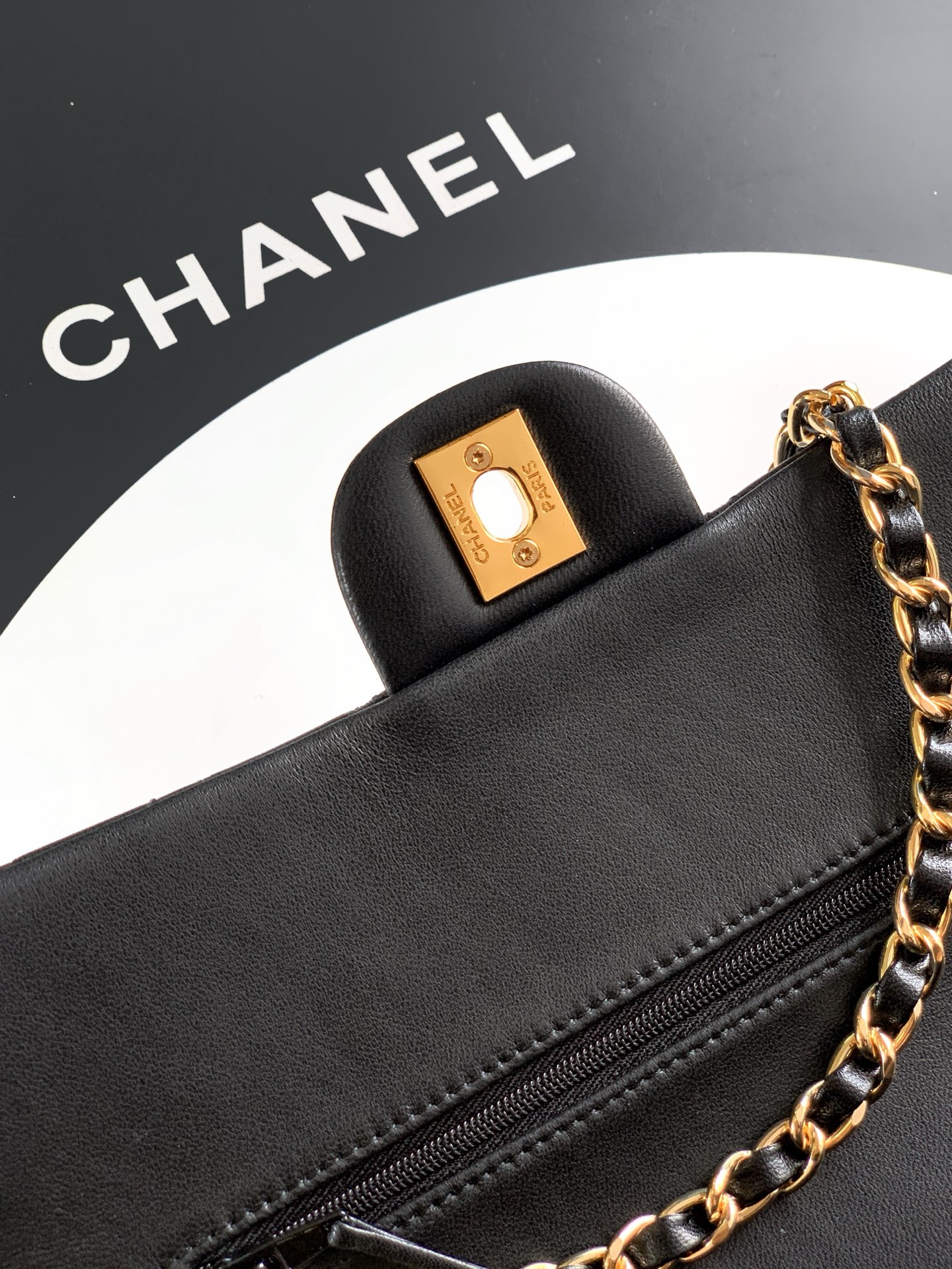 Classic Flap Bag（Black/Gold logo） - Mocuir