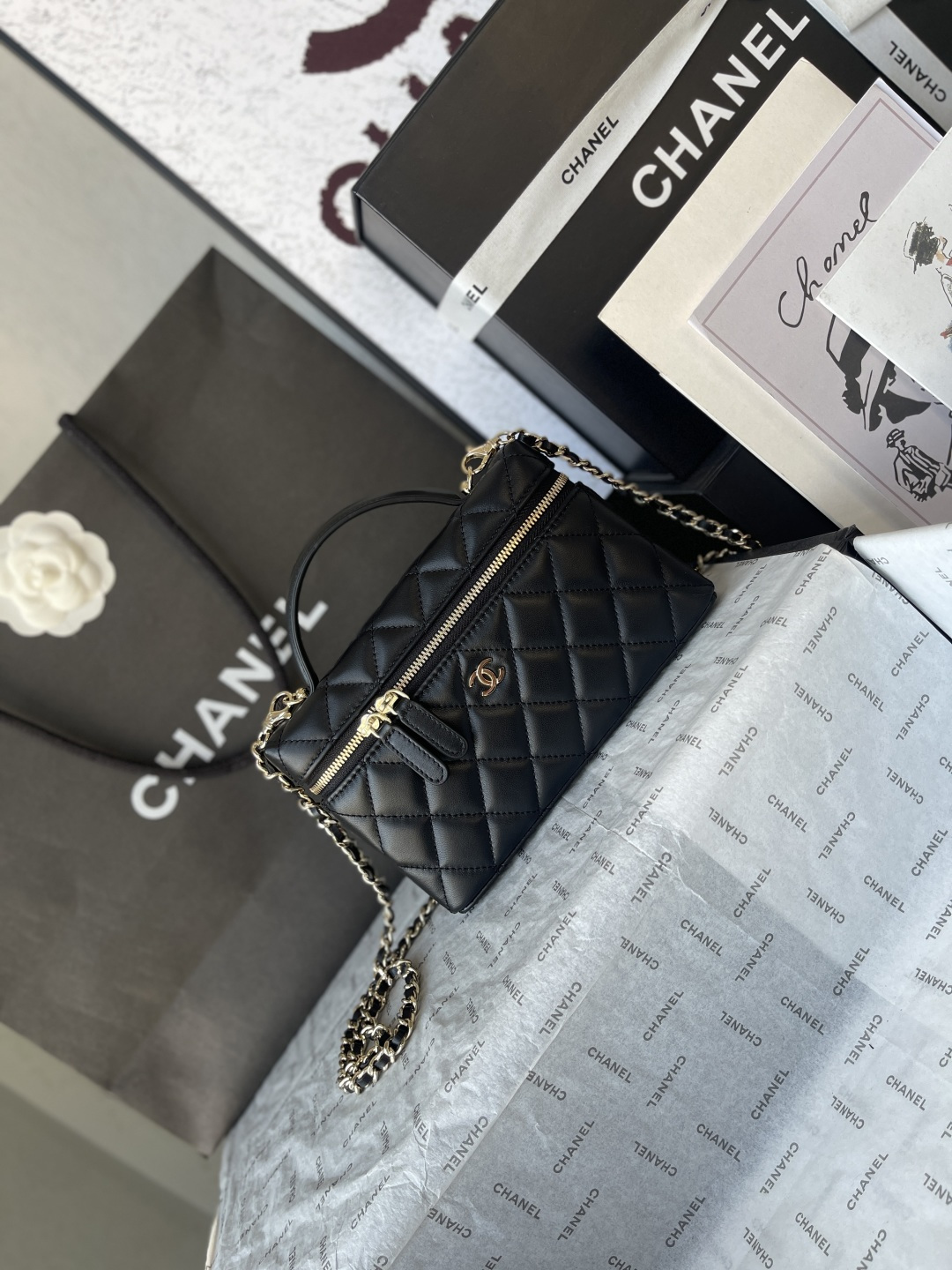 25C Classic Vanity Case with Chain（Black） - Mocuir