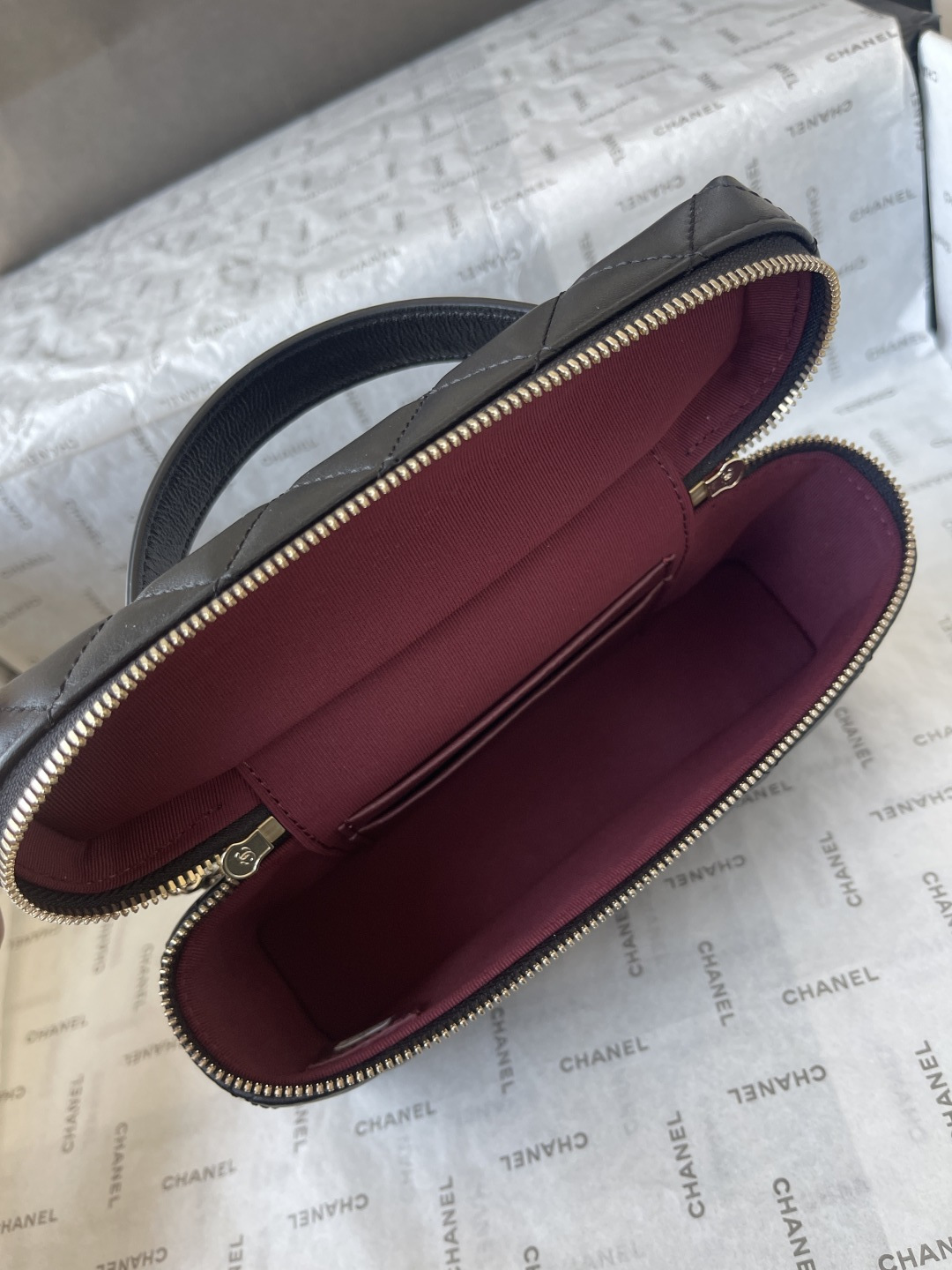 25C Classic Vanity Case with Chain（Black） - Mocuir