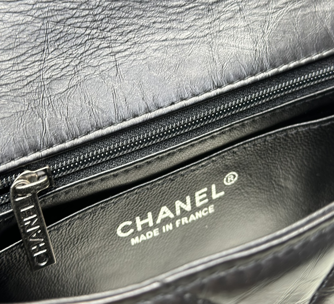 2.55 Reissue Medium Flap Bag in Black Aged Calfskin with Ruthenium-Finish Metal Hardware - Mocuir