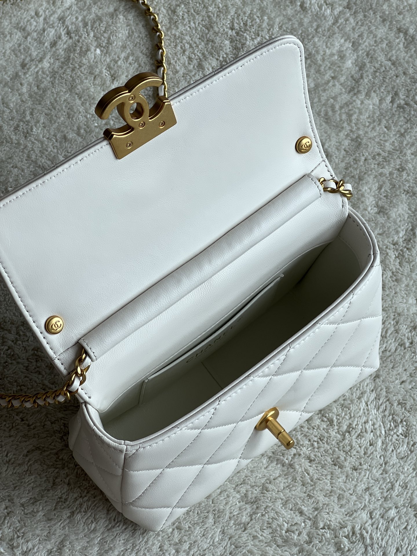 24A Mini Classic Flap Bag in White Quilted Lambskin with Pearl & Crystal CHANEL Letter Chain and Light Gold-Tone Hardware (AS4997) - Mocuir
