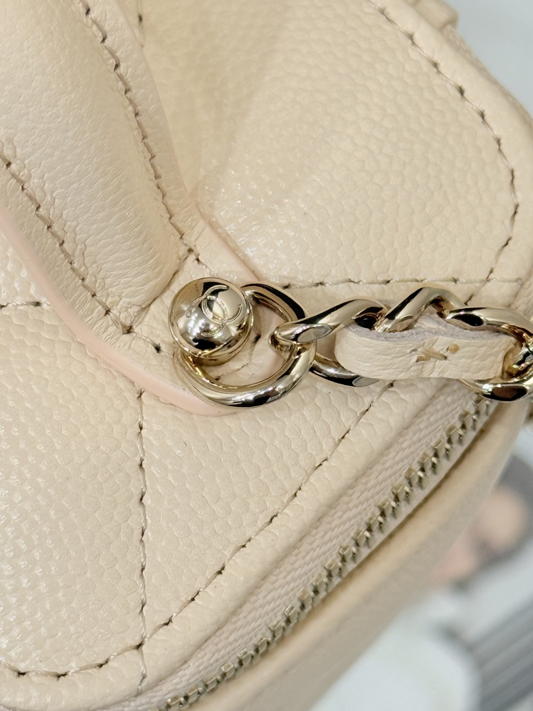 Mini Top Handle Vanity Case (AS5993) in Beige Quilted Grained Calfskin (Caviar) with Antique Gold-Tone Hardware - Mocuir