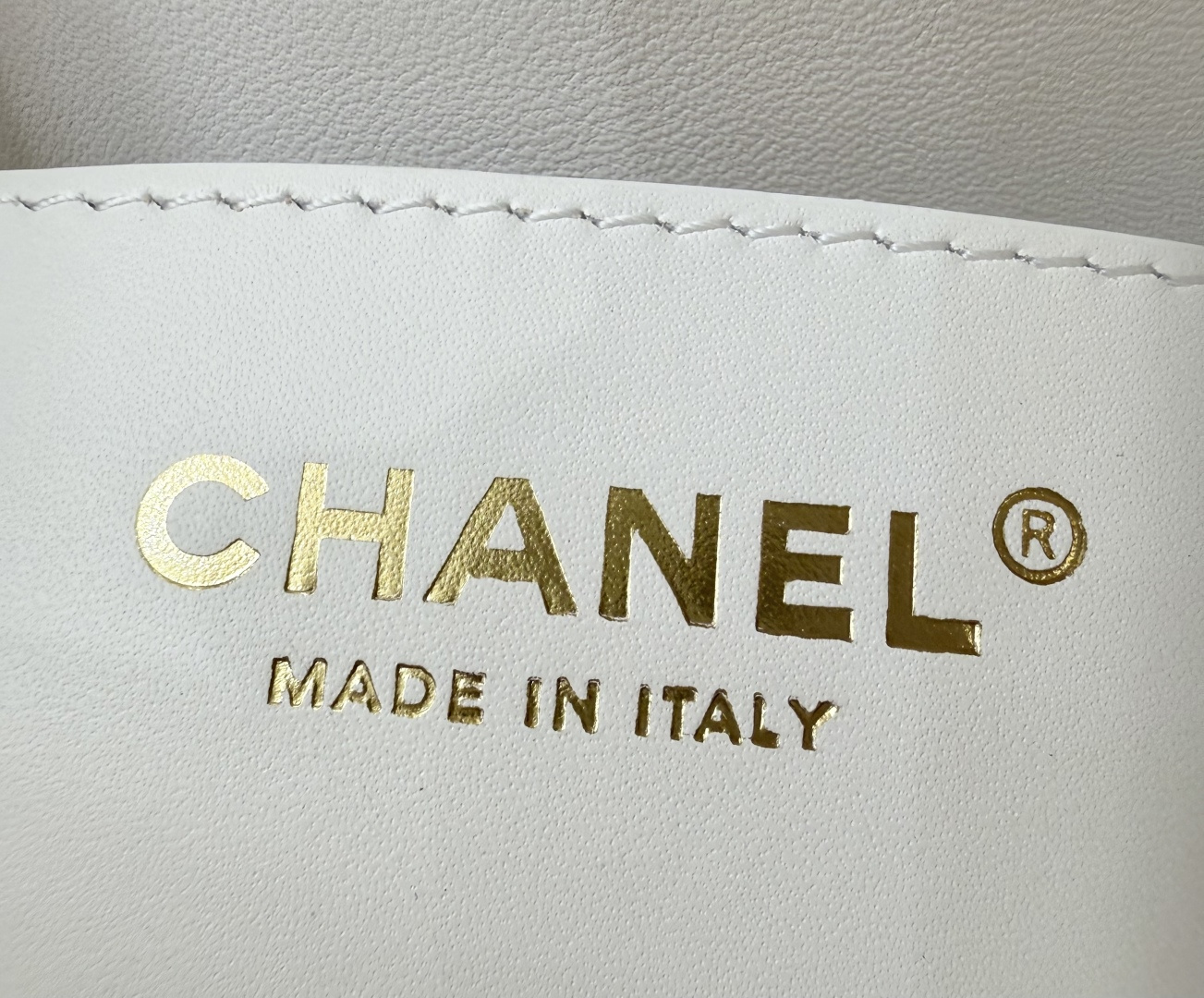 26P Hobo Shoulder Bag in White Quilted Lambskin with Light Gold-Tone Hardware - Mocuir