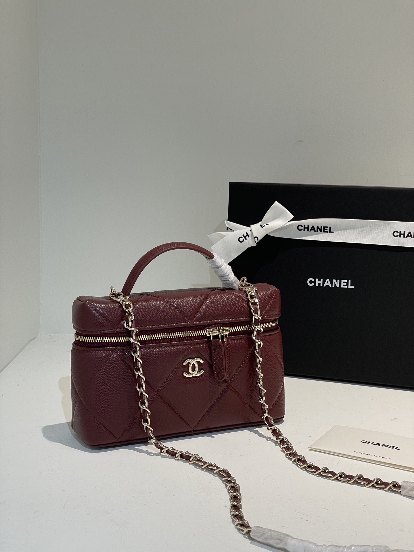 Burgundy Quilted Caviar Calfskin Vanity Case with Top Handle and Gold-Tone Chain Strap - Mocuir