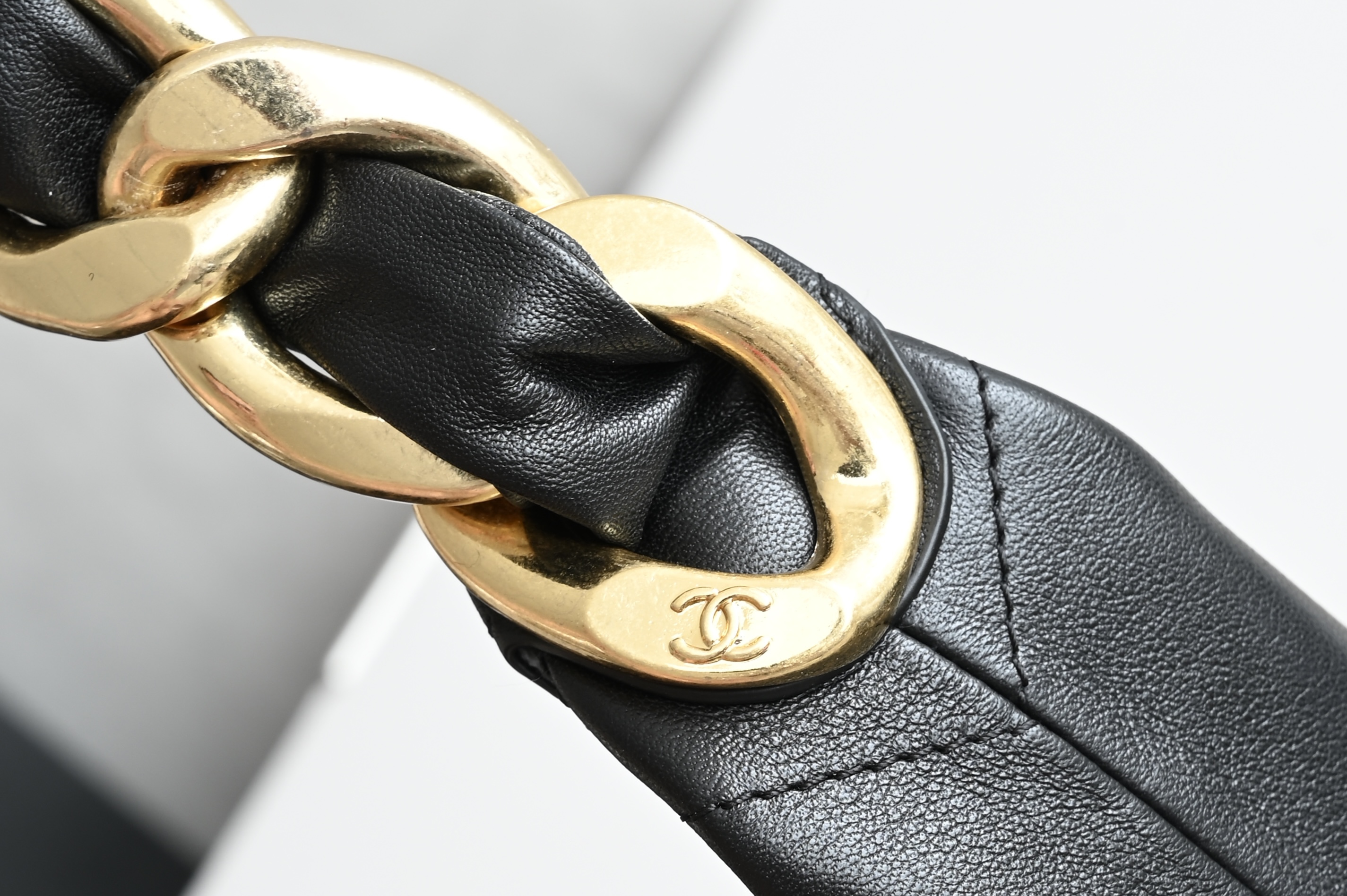 25K Hobo Bag in Black Shiny Calfskin with Gold-Tone Hardware (AS5311) - Mocuir