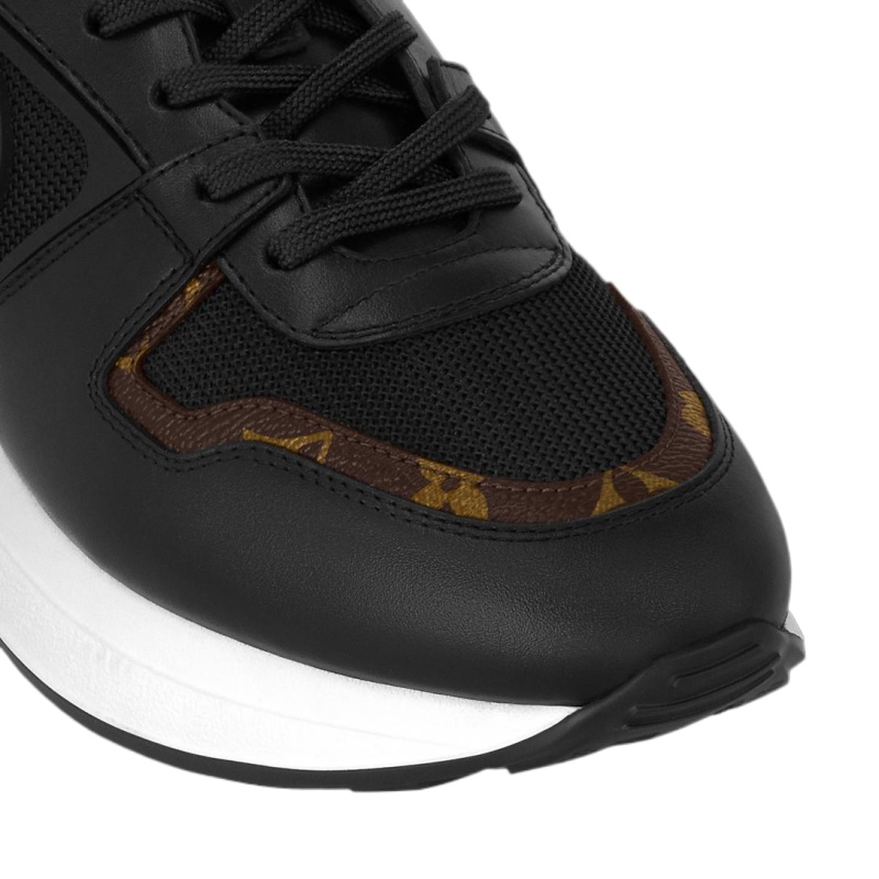 Neo Run Away Sneaker