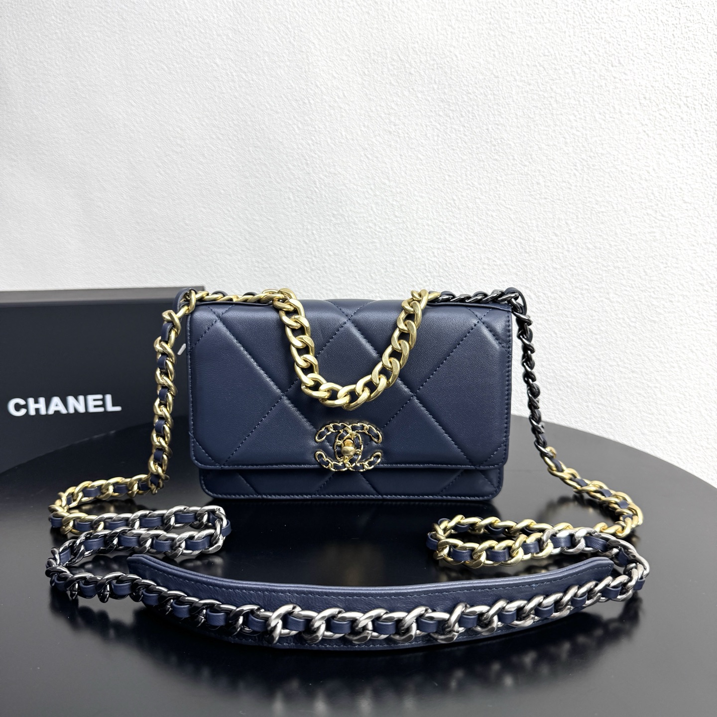 19 WOC Quilted Lambskin Shoulder Bag in Navy (Tri-Tone Hardware) - Mocuir