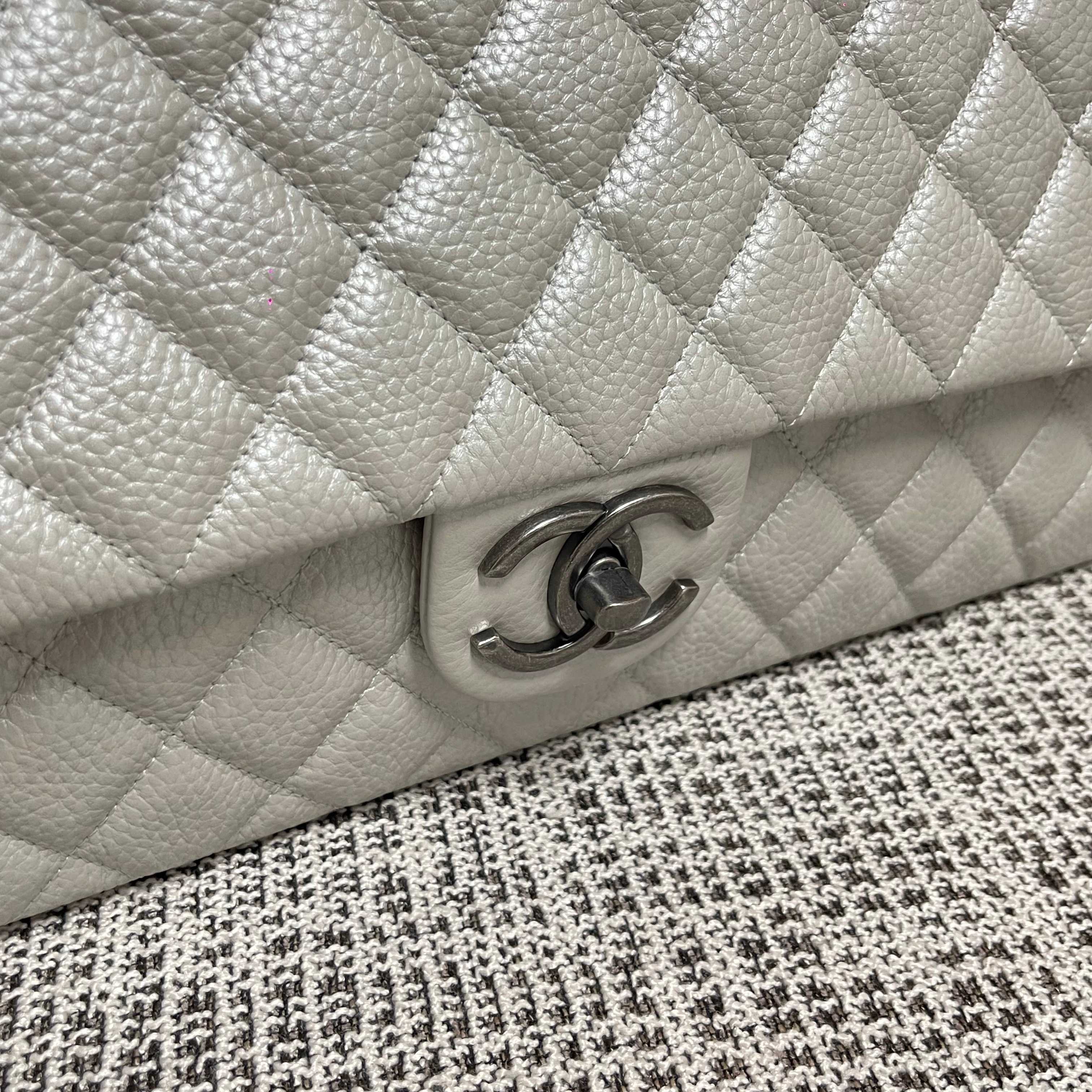 Classic Flap Maxi Quilted Caviar Leather Shoulder Bag in White (Silver Hardware) - Mocuir