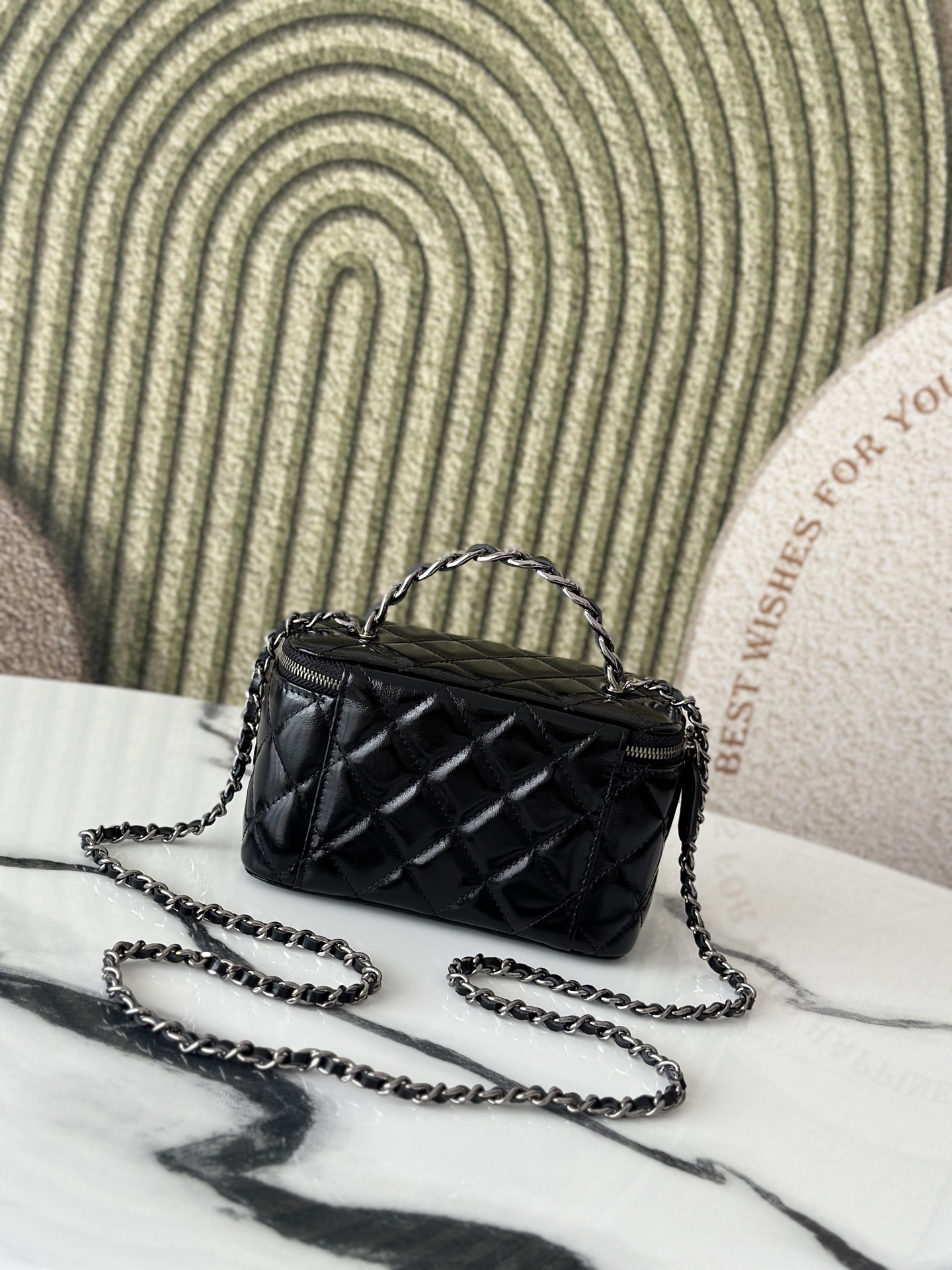 Quilted Patent Vanity Case with Chain (AP3940) in Black Patent Calfskin with Ruthenium-Finish Metal Hardware, 25B Fall-Winter Collection - Mocuir