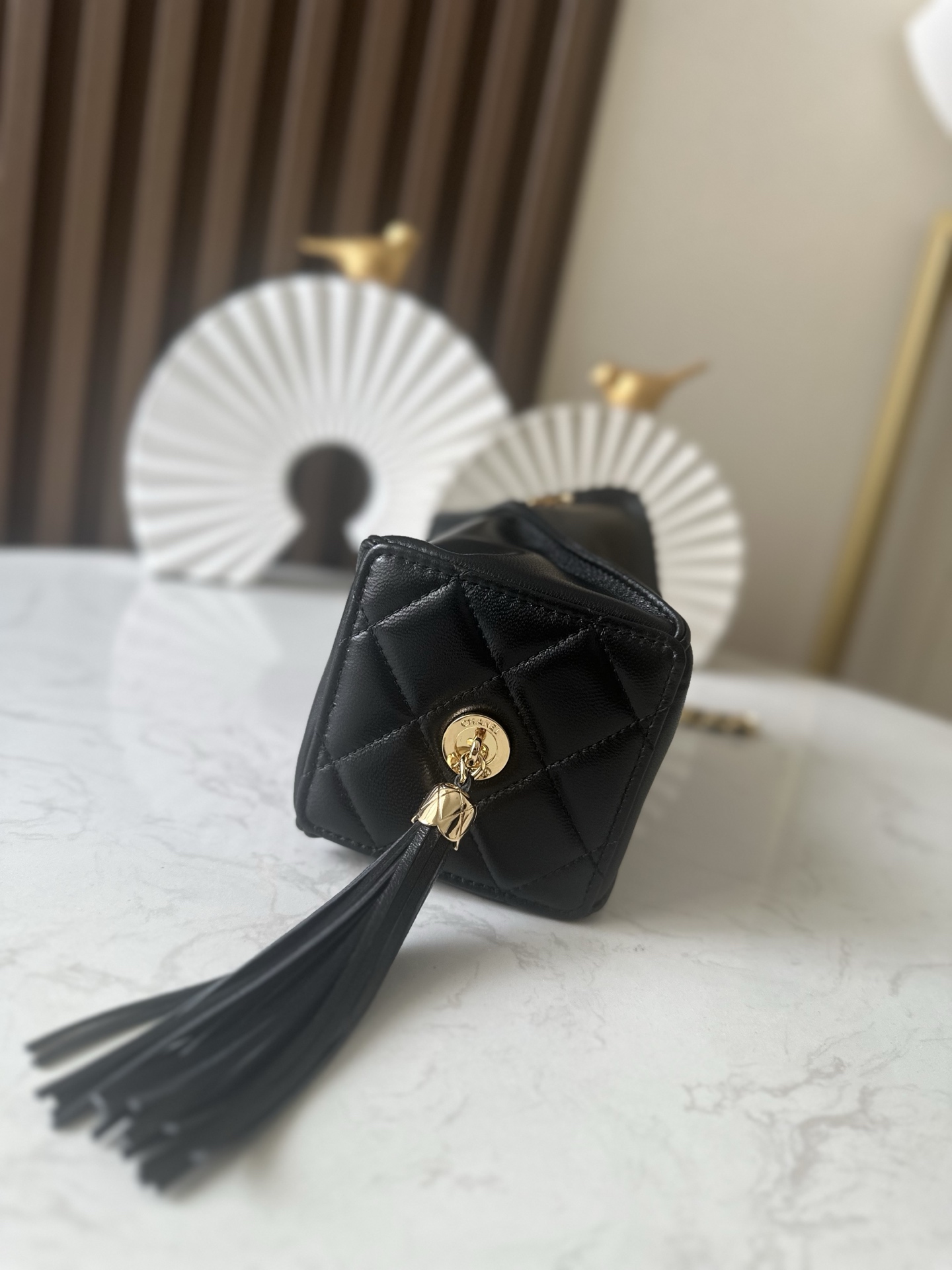 Black Lambskin Quilted Lantern Chain Shoulder Bag - Mocuir