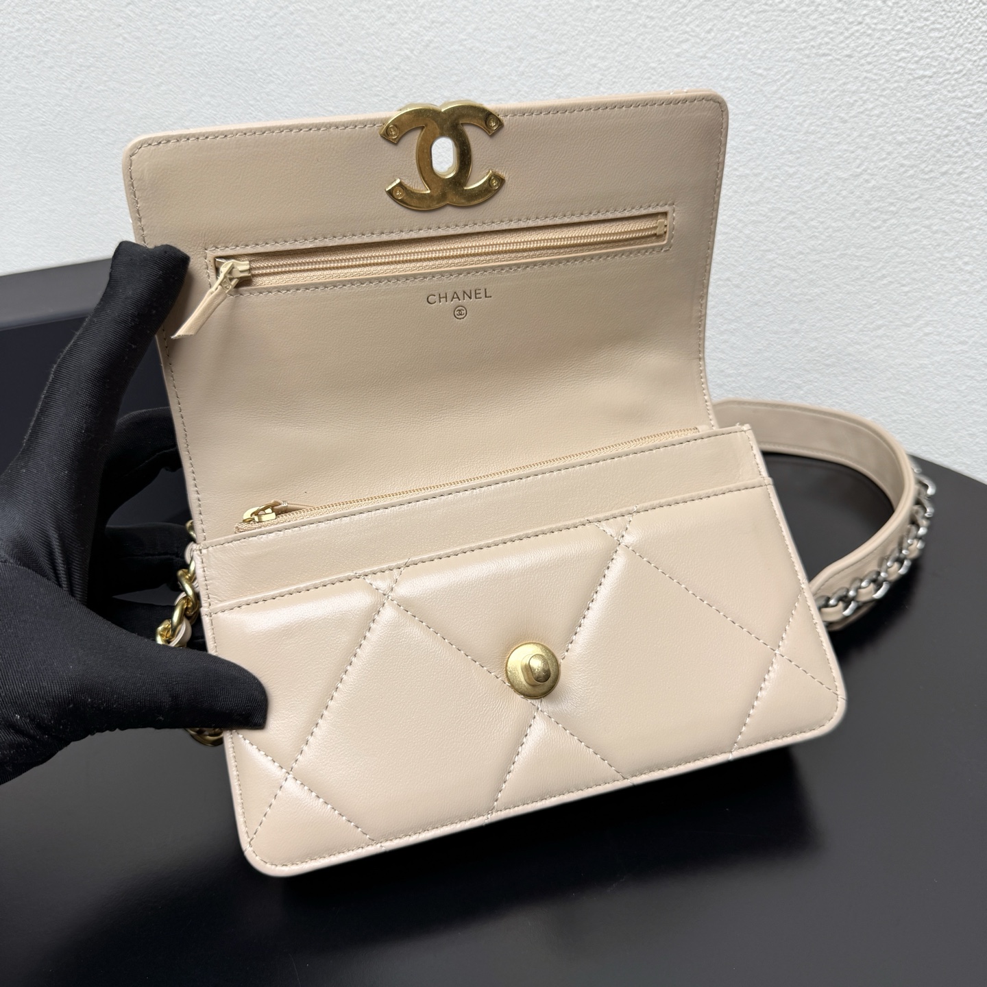 19 WOC Quilted Lambskin Shoulder Bag in Beige (Tri-Tone Hardware) - Mocuir