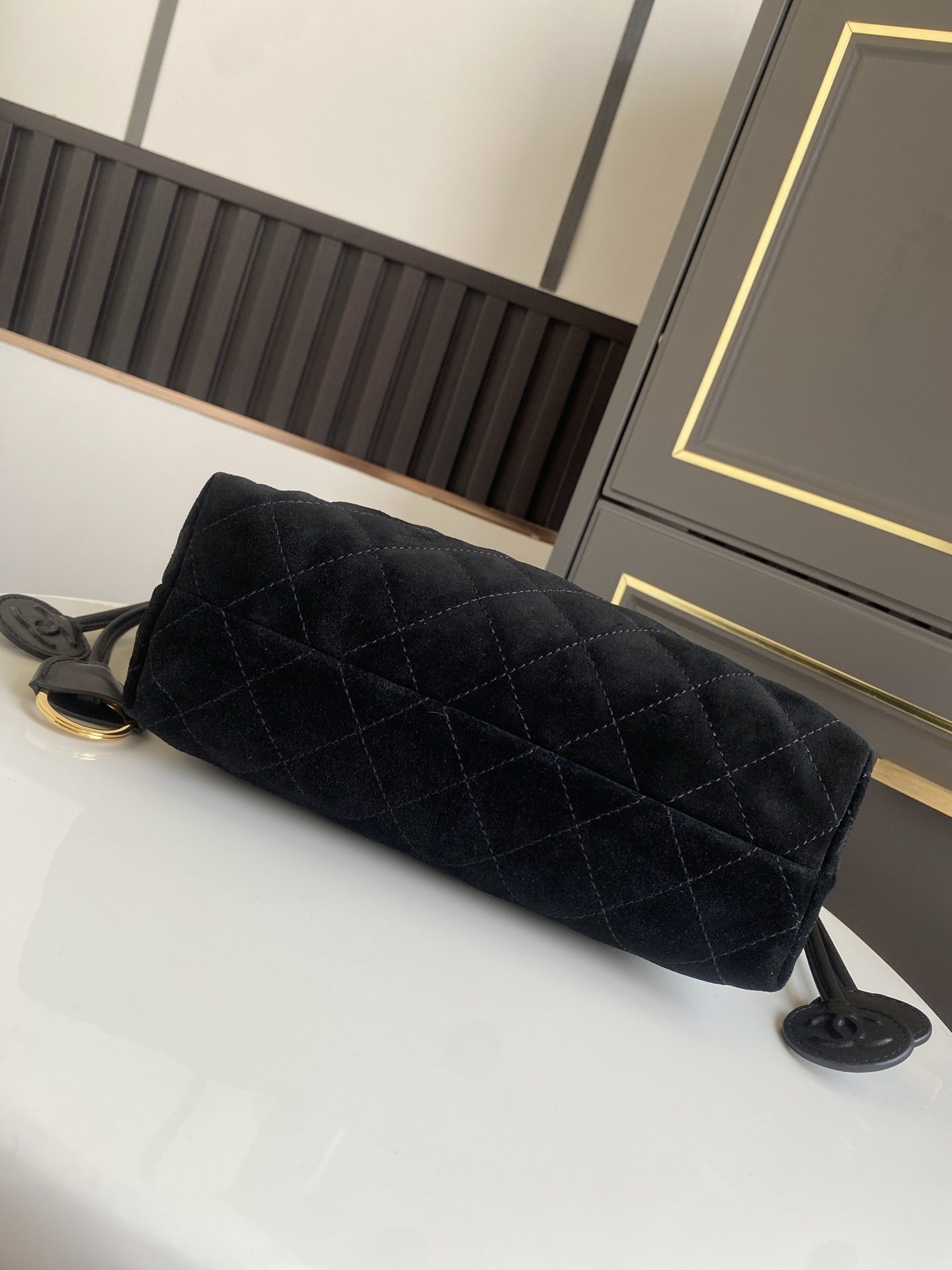 Quilted Suede Calfskin Drawstring Bag（Black） - Mocuir