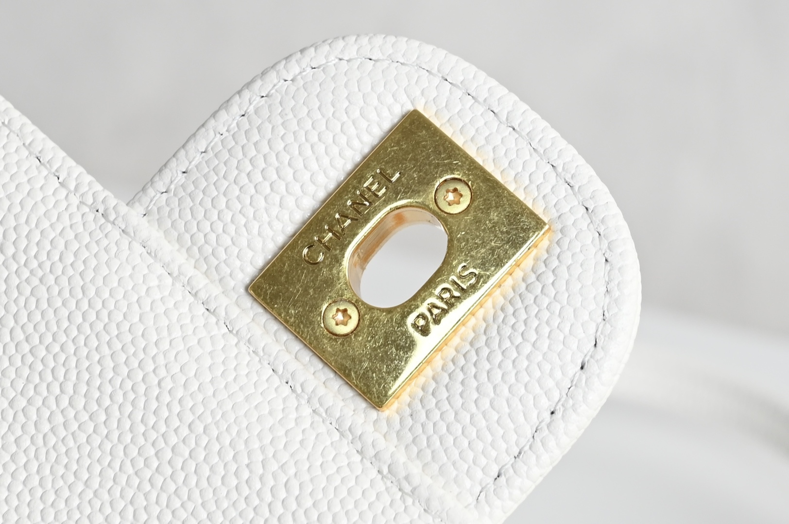 26P Preppy Coco Large Flap Bag in White Grained Shiny Calfskin with Gold-Tone Hardware - Mocuir